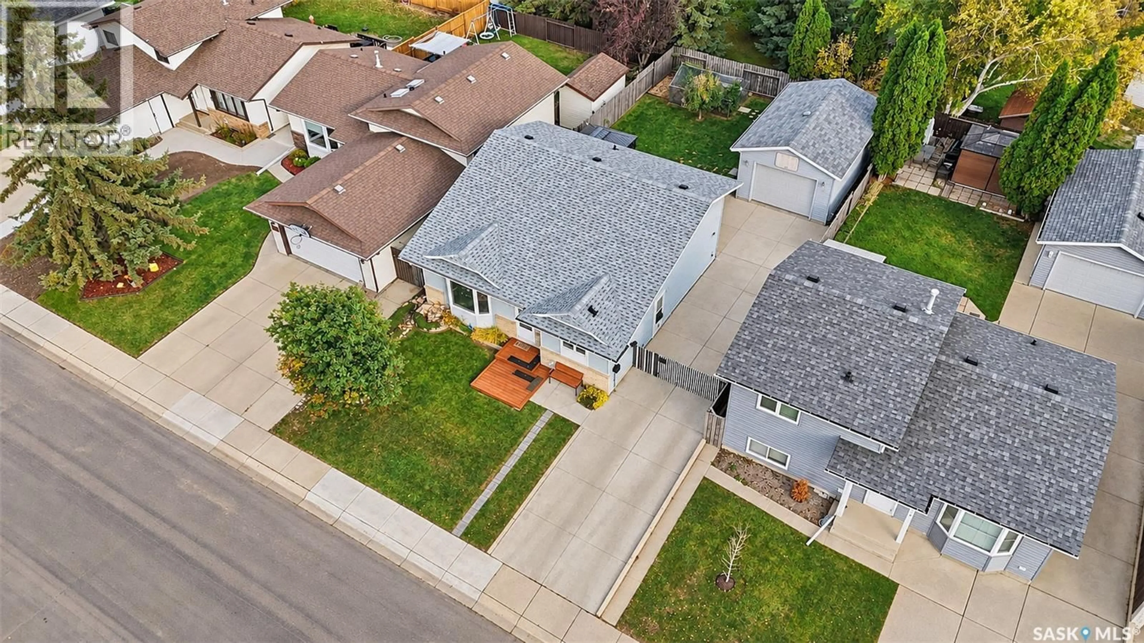 A pic from outside/outdoor area/front of a property/back of a property/a pic from drone, street for 238 SHERRY CRESCENT, Saskatoon Saskatchewan S7M5R5