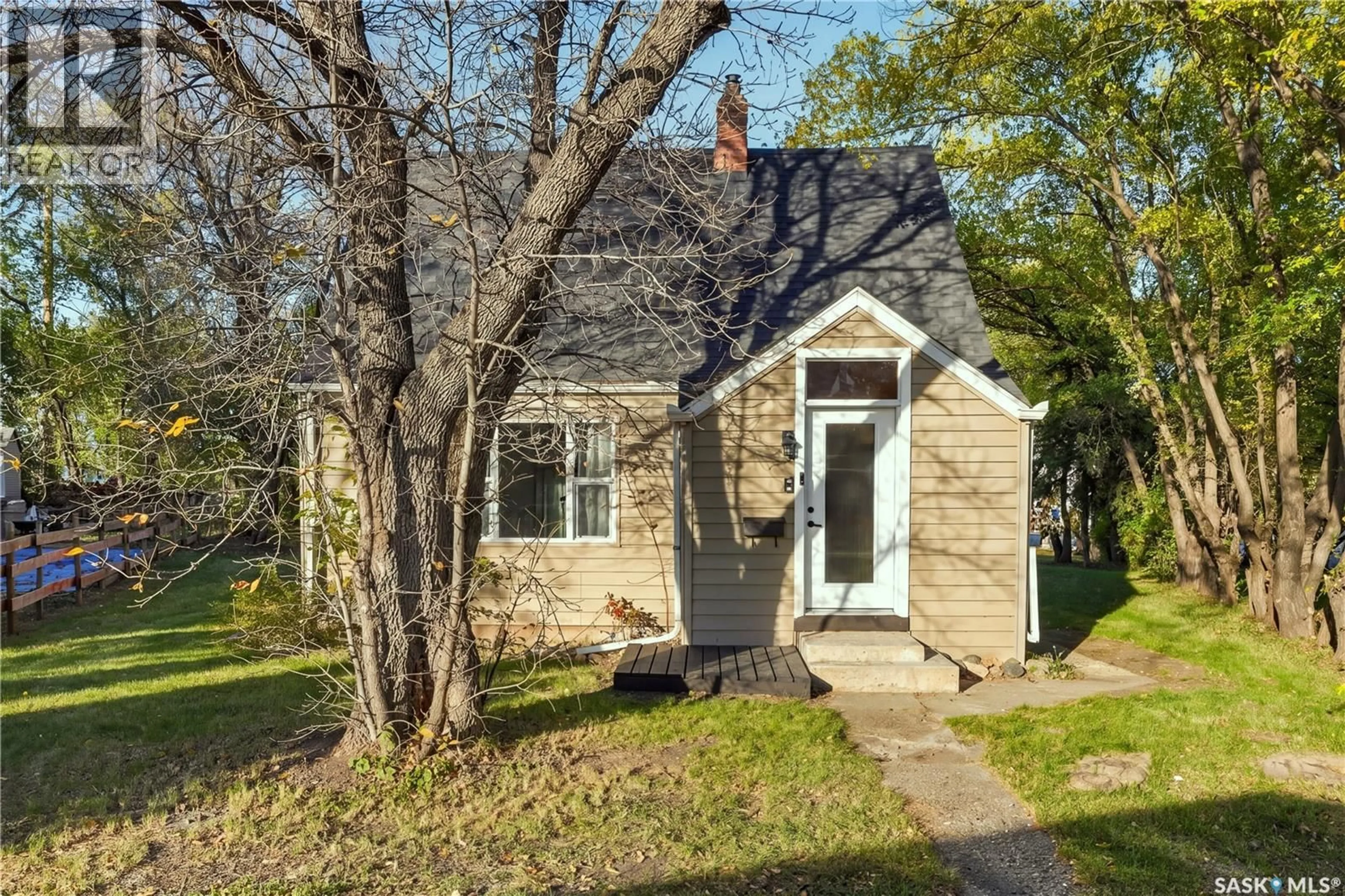 Unknown for 8 CONNAUGHT PLACE, Saskatoon Saskatchewan S7L1C7