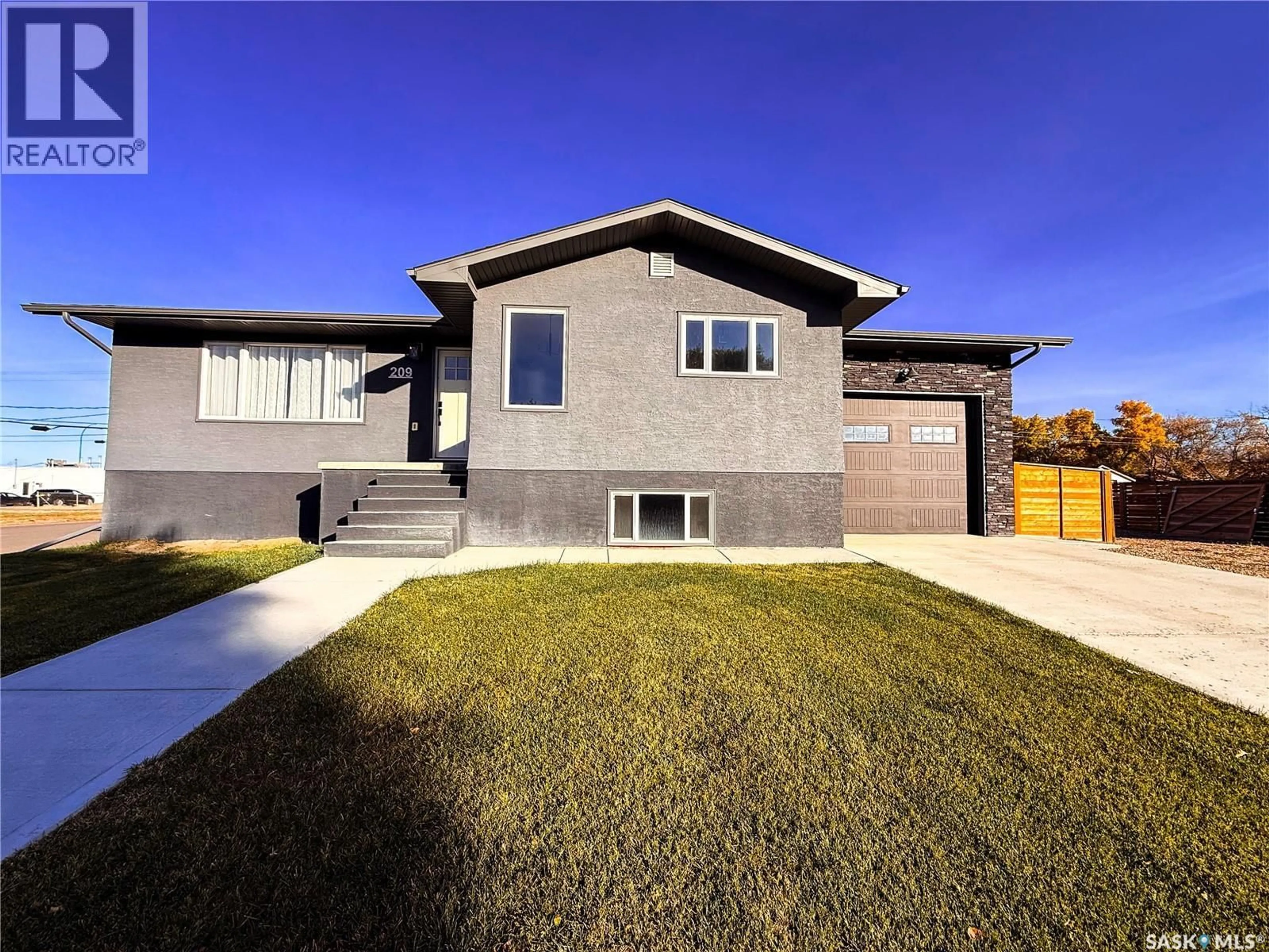 Home with brick exterior material, street for 209 2ND AVENUE, Shaunavon Saskatchewan S0N2M0