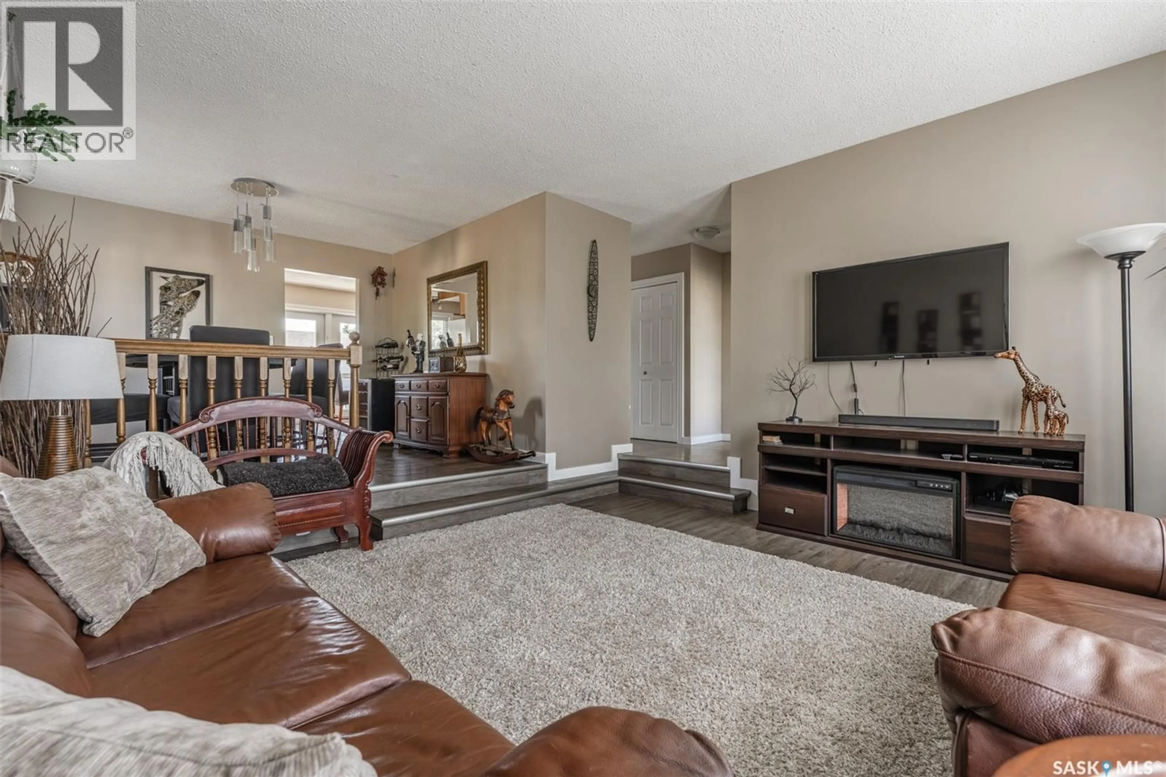 Living room with furniture, unknown for 419 KINGSMERE BOULEVARD, Saskatoon Saskatchewan S7J3T9