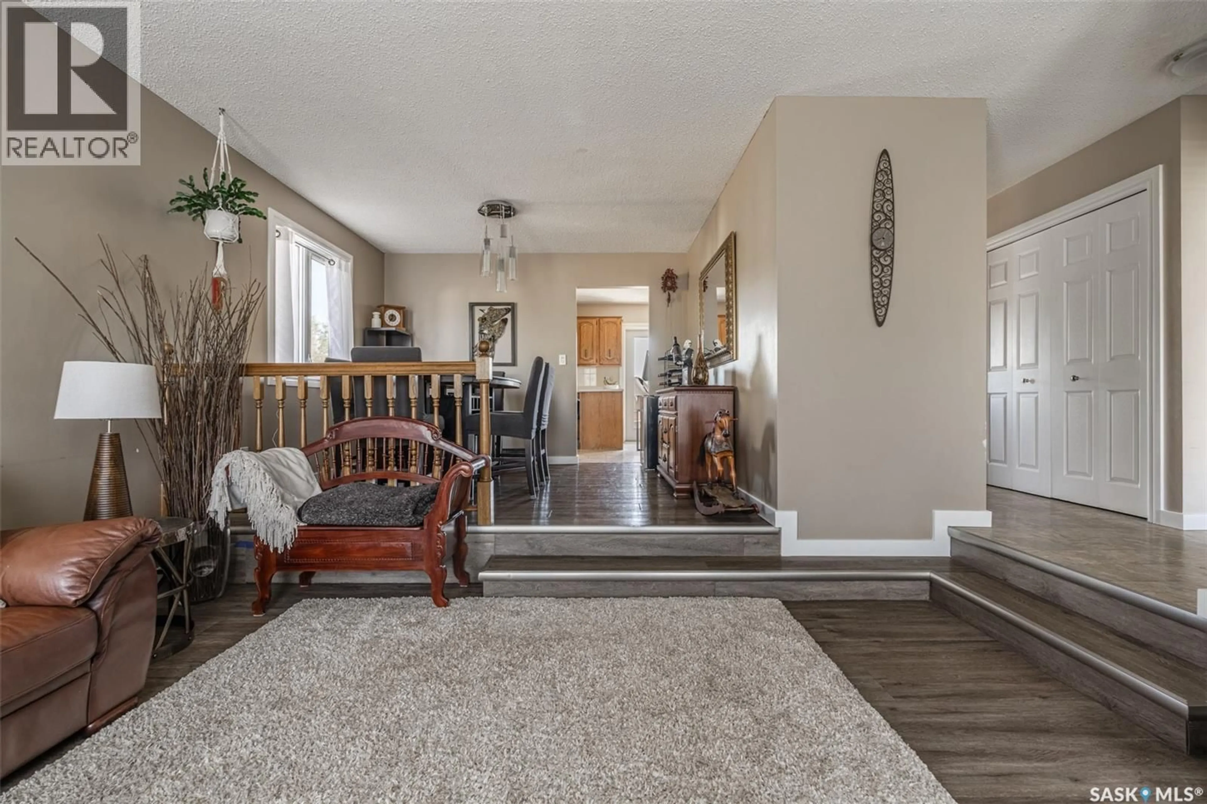 Indoor entryway for 419 KINGSMERE BOULEVARD, Saskatoon Saskatchewan S7J3T9