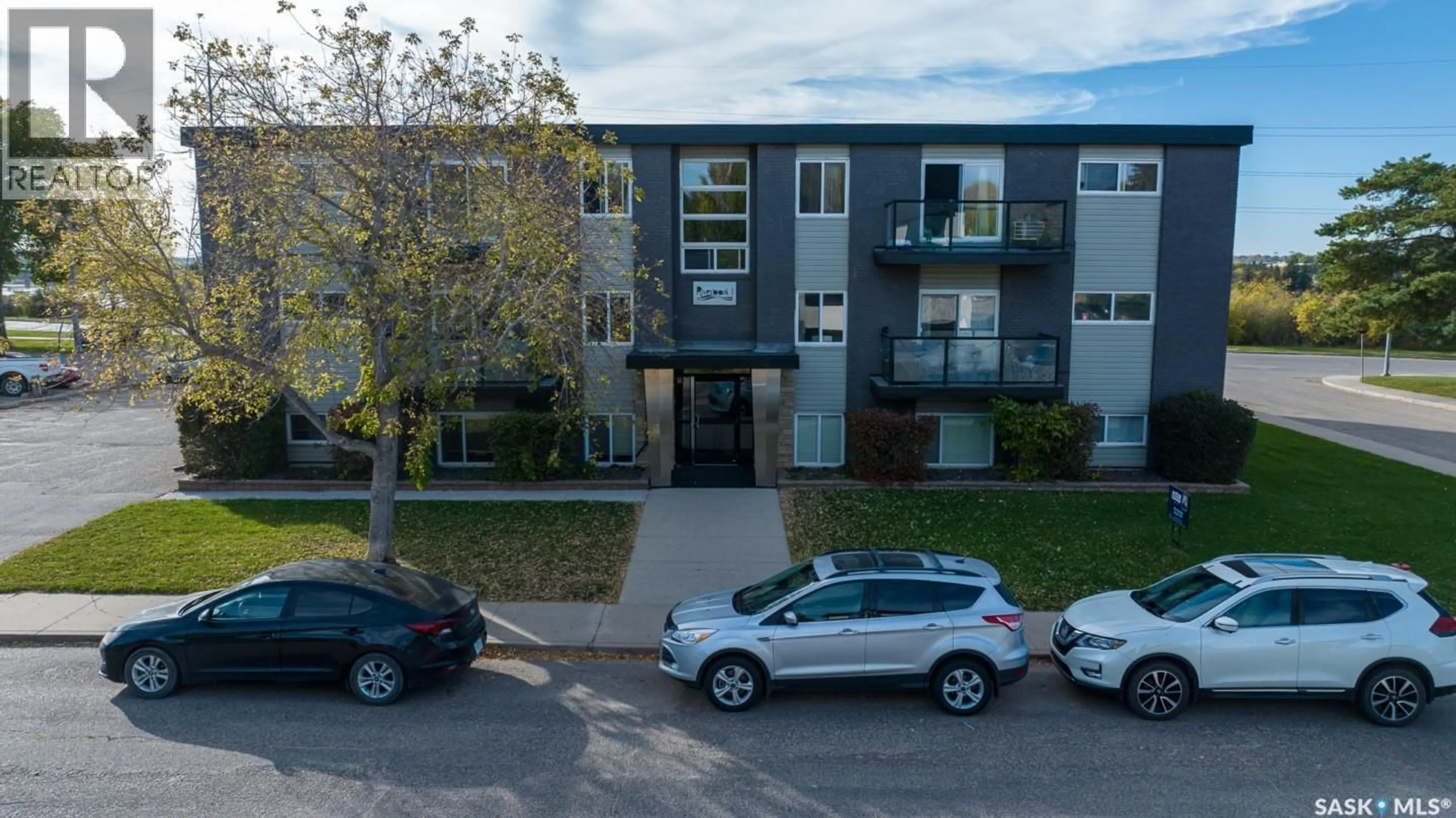 A pic from outside/outdoor area/front of a property/back of a property/a pic from drone, street for 2106 - 17 STE CECILIA AVENUE, Saskatoon Saskatchewan S7M0P2