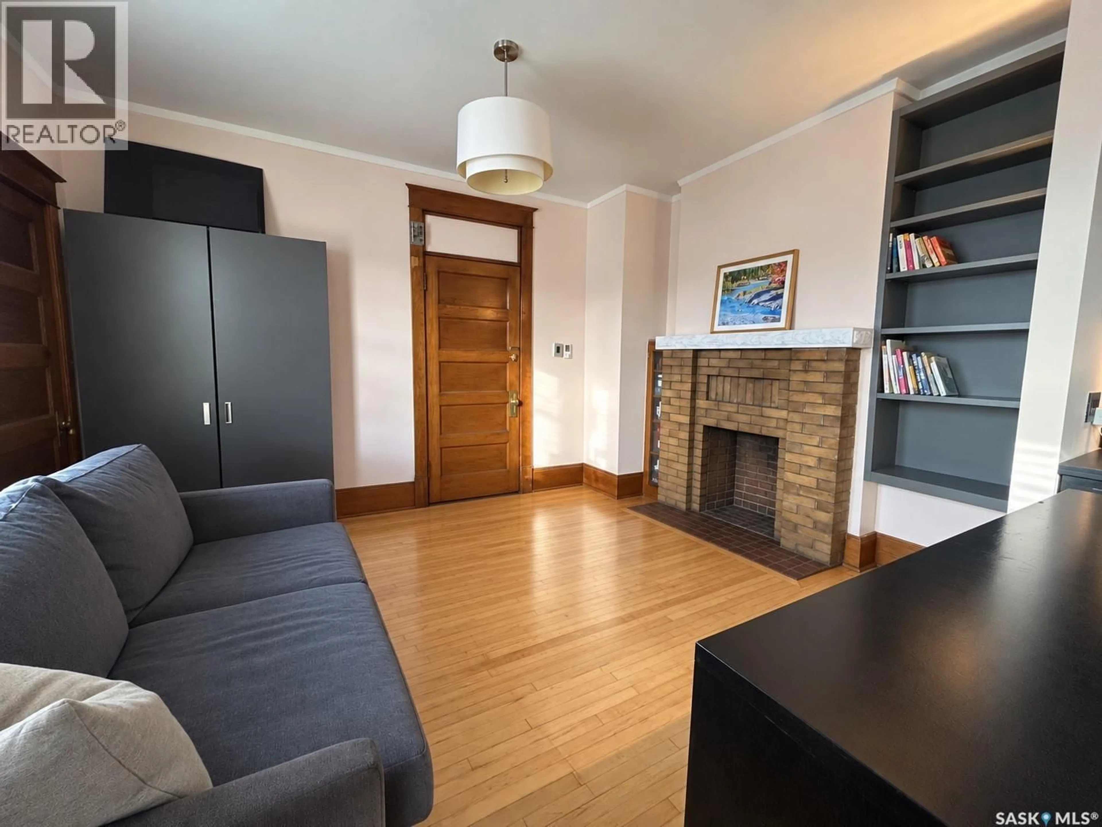 Living room with furniture, wood/laminate floor for 24 - 2201 14TH AVENUE, Regina Saskatchewan S4P0X9