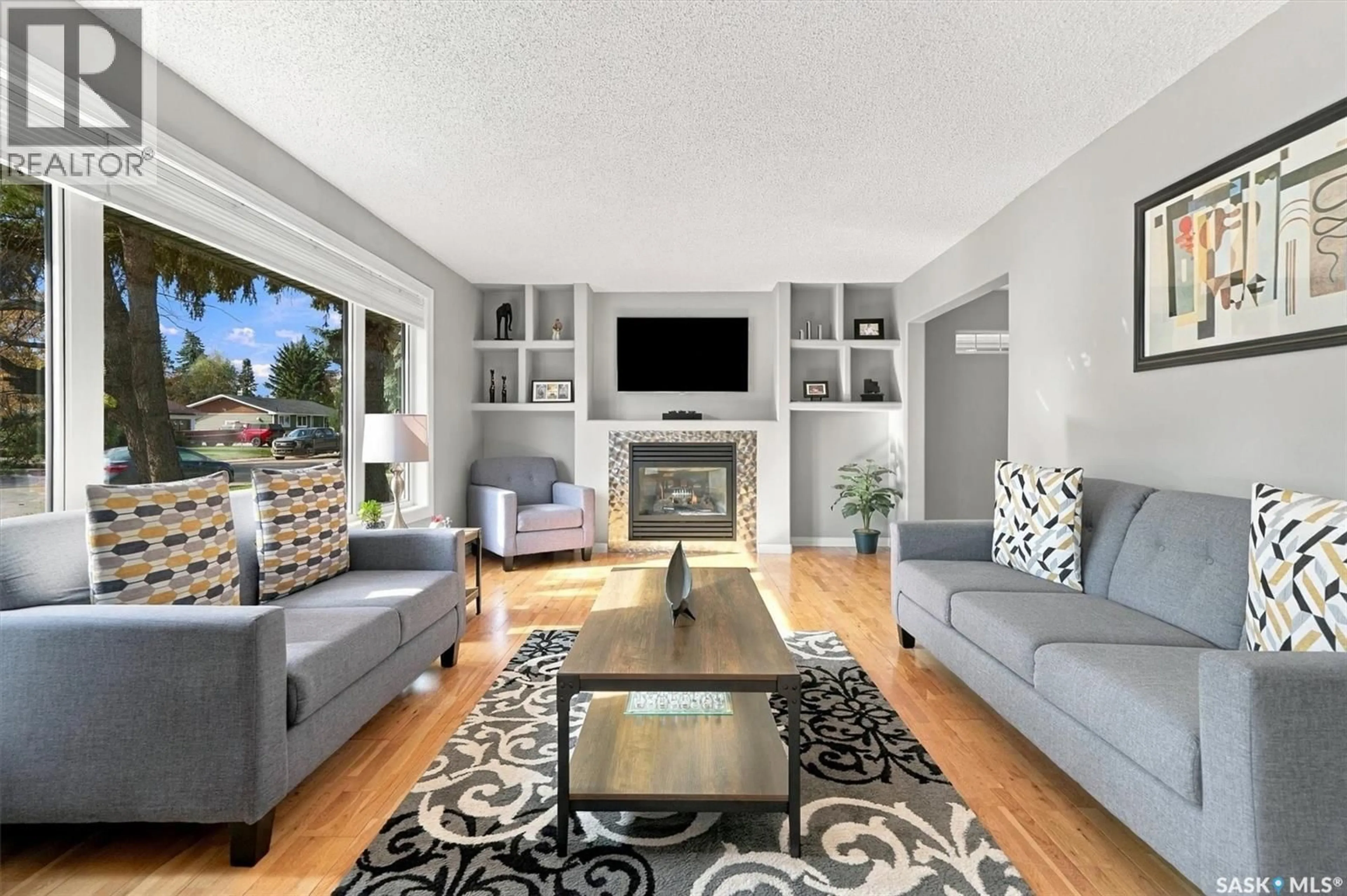 Living room with furniture, unknown for 42 KOOTENAY DRIVE, Saskatoon Saskatchewan S7K1J1