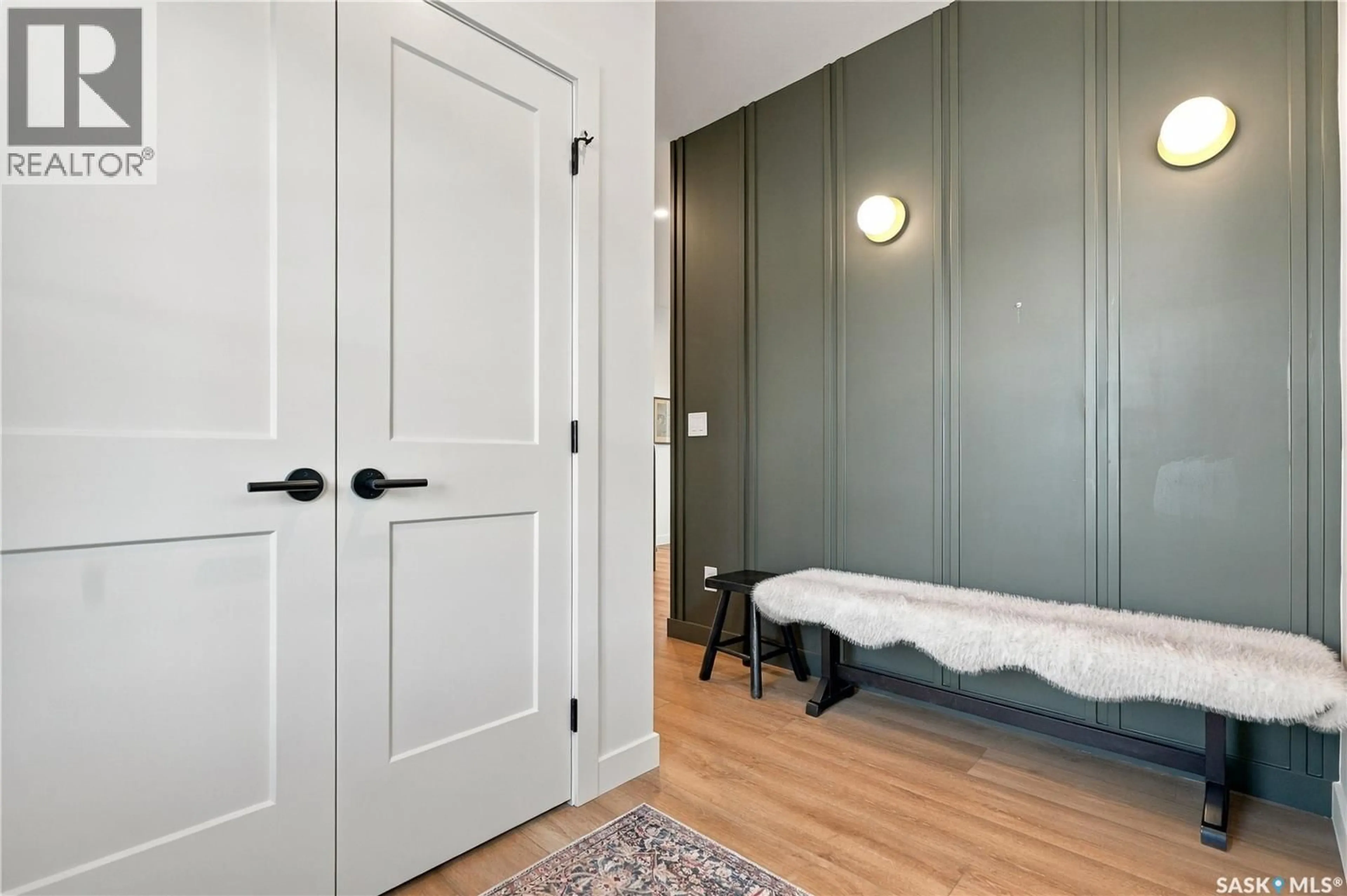 Indoor entryway for 660 PEPPER BEND, Saskatoon Saskatchewan S7N1Y6