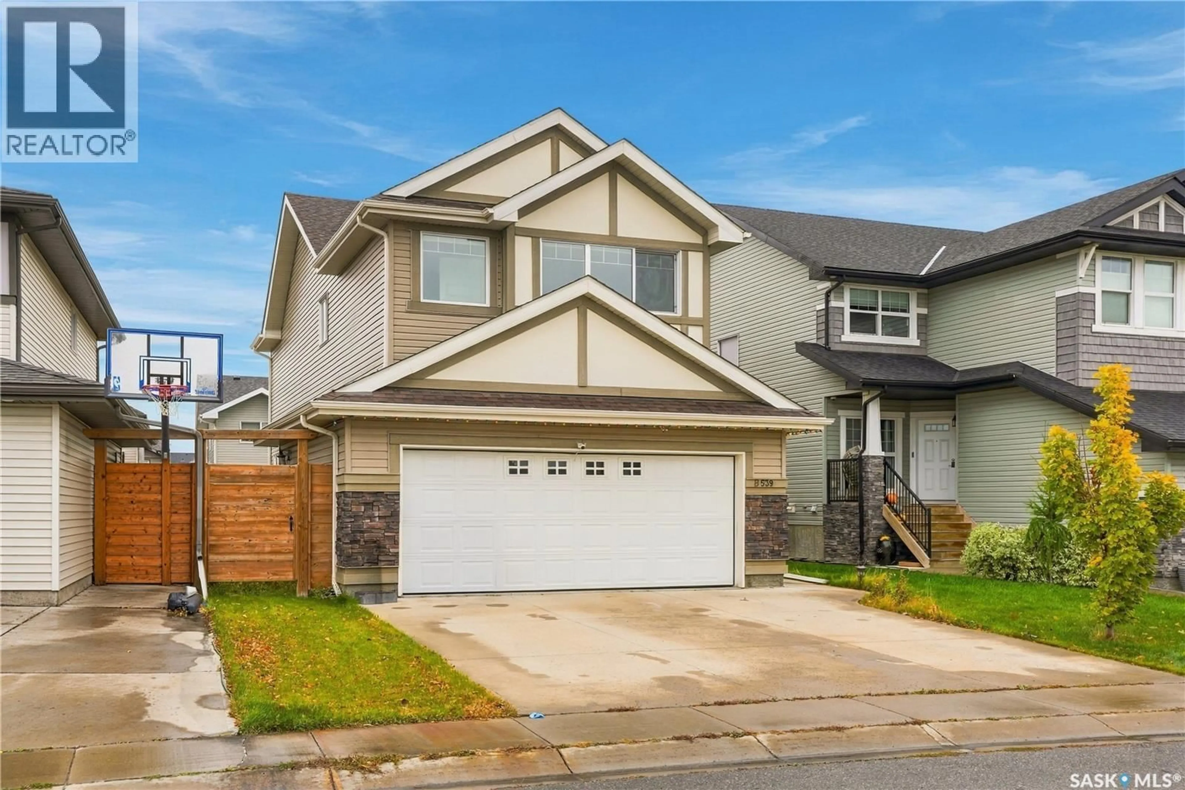 Home with vinyl exterior material, street for 539 SECORD MANOR, Saskatoon Saskatchewan S7V0M1