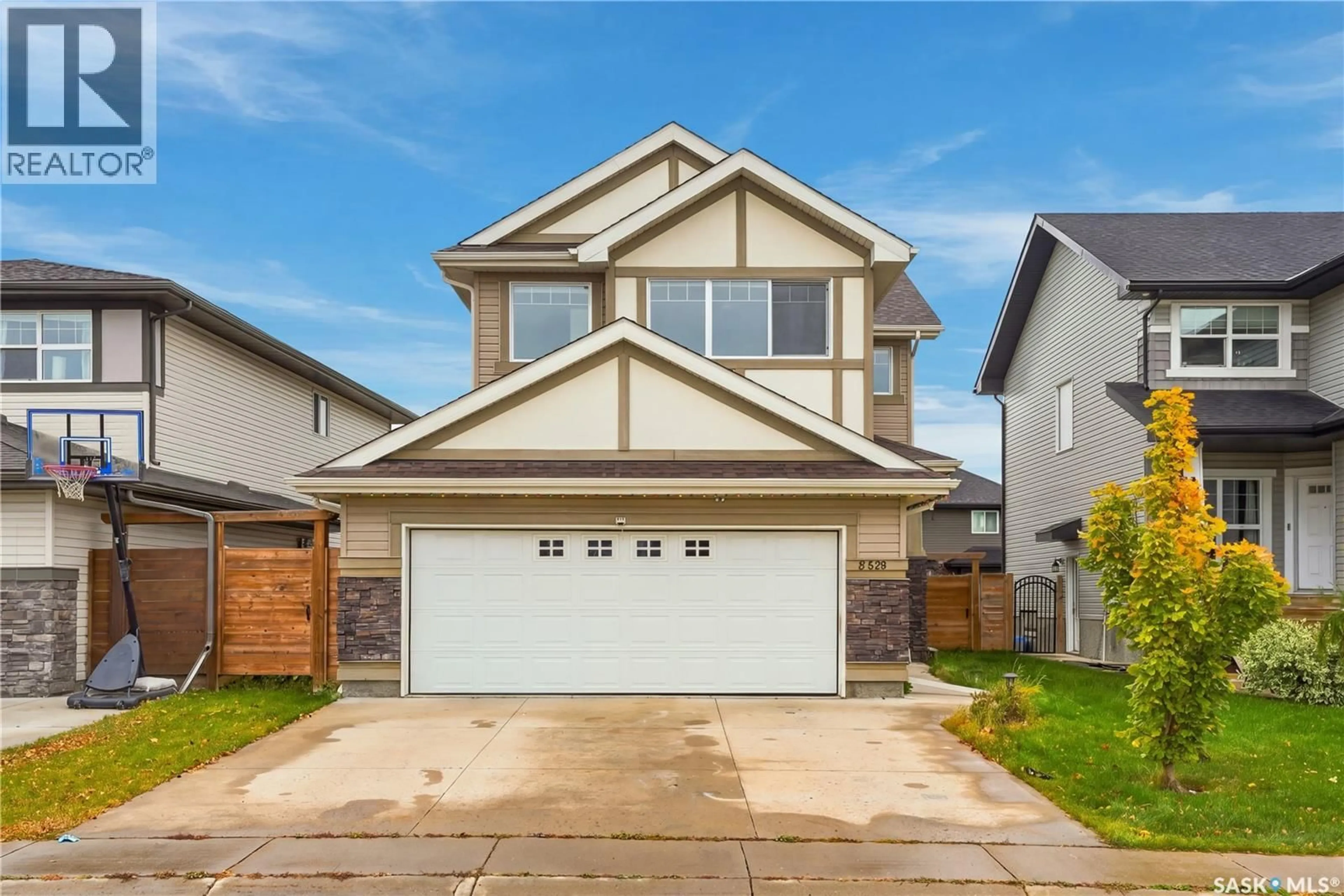 Home with vinyl exterior material, street for 539 SECORD MANOR, Saskatoon Saskatchewan S7V0M1