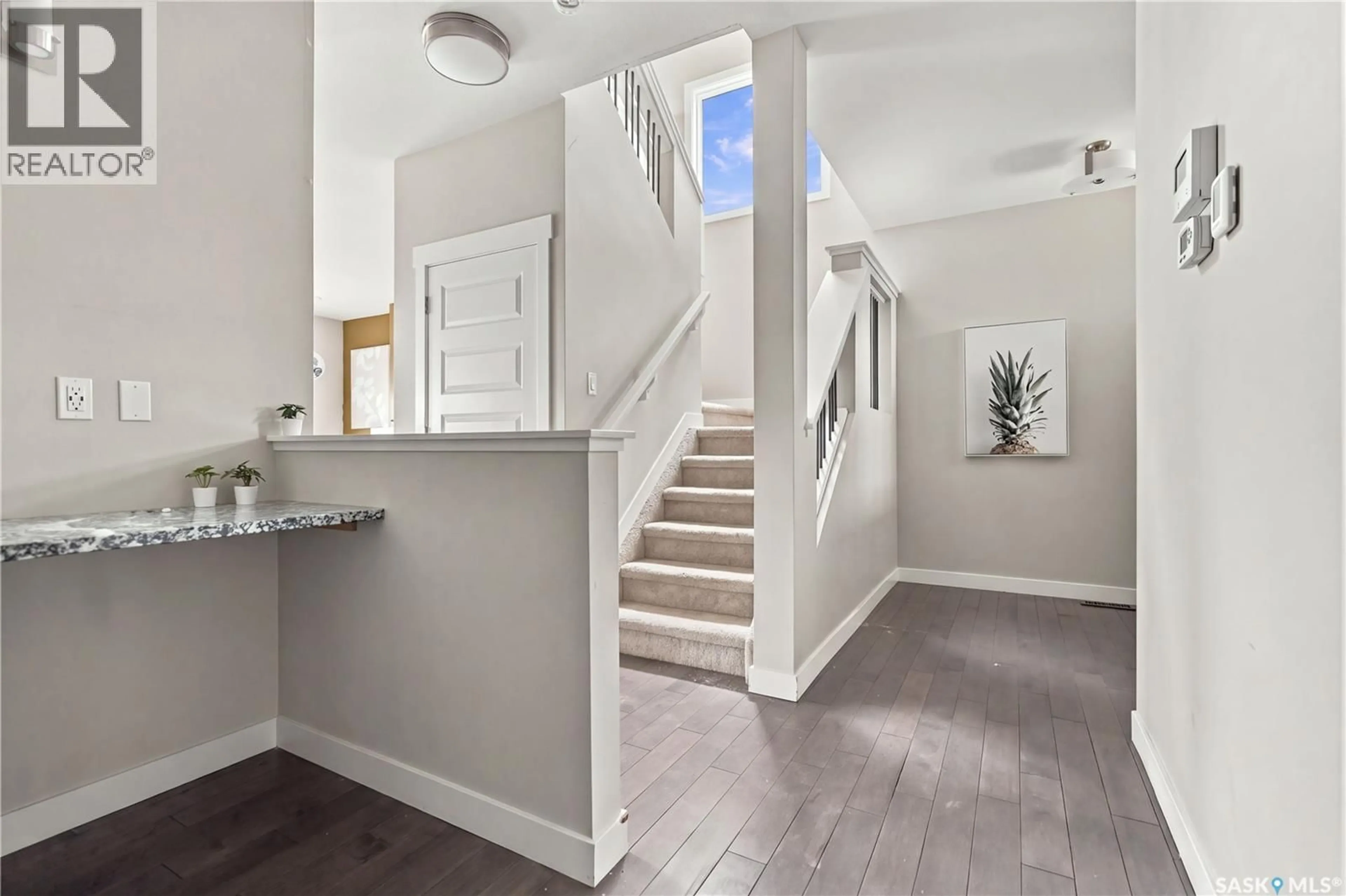 Indoor entryway for 539 SECORD MANOR, Saskatoon Saskatchewan S7V0M1
