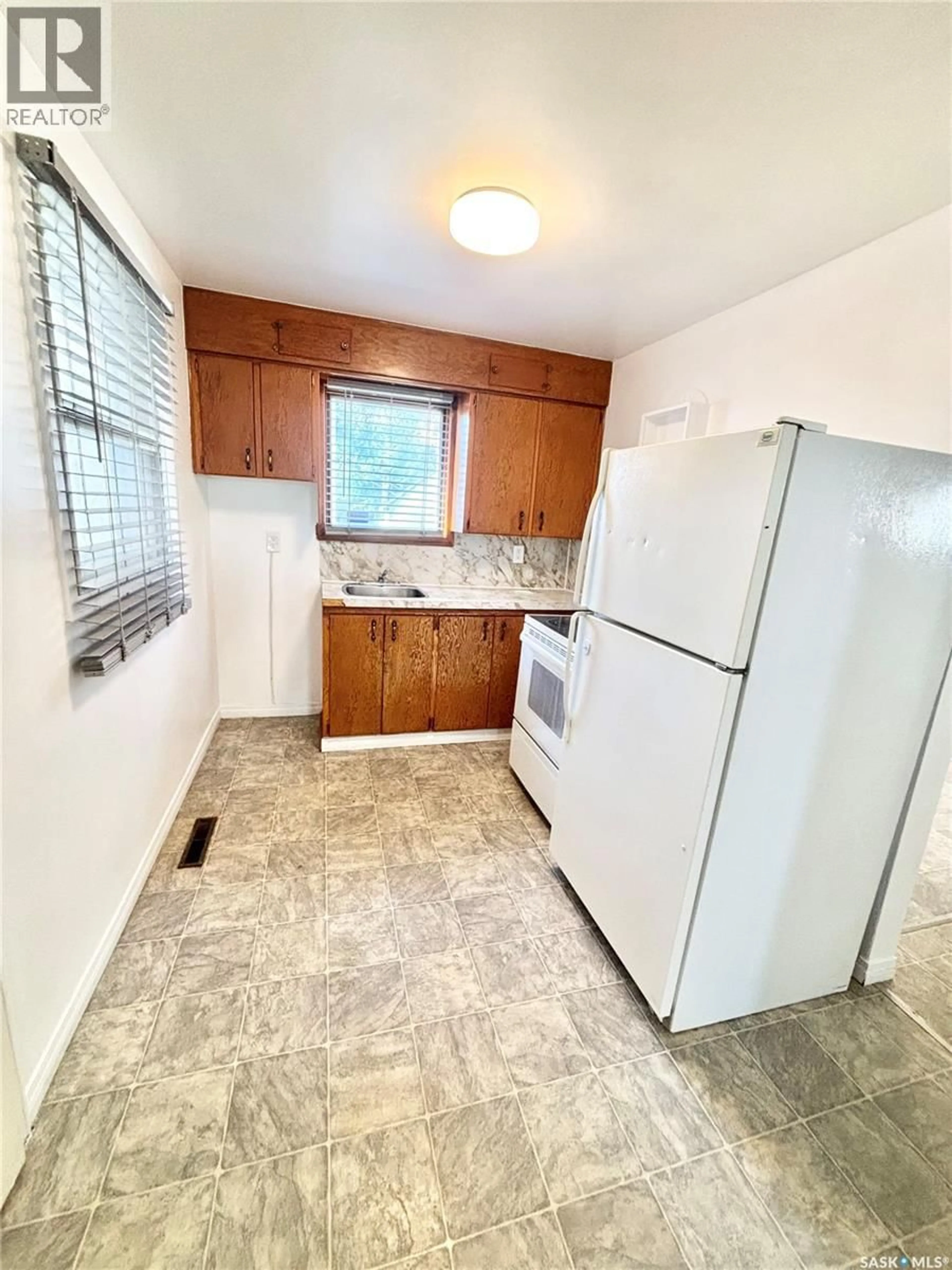 Standard kitchen, unknown for 518 MONTREAL STREET, Regina Saskatchewan S4R1L6