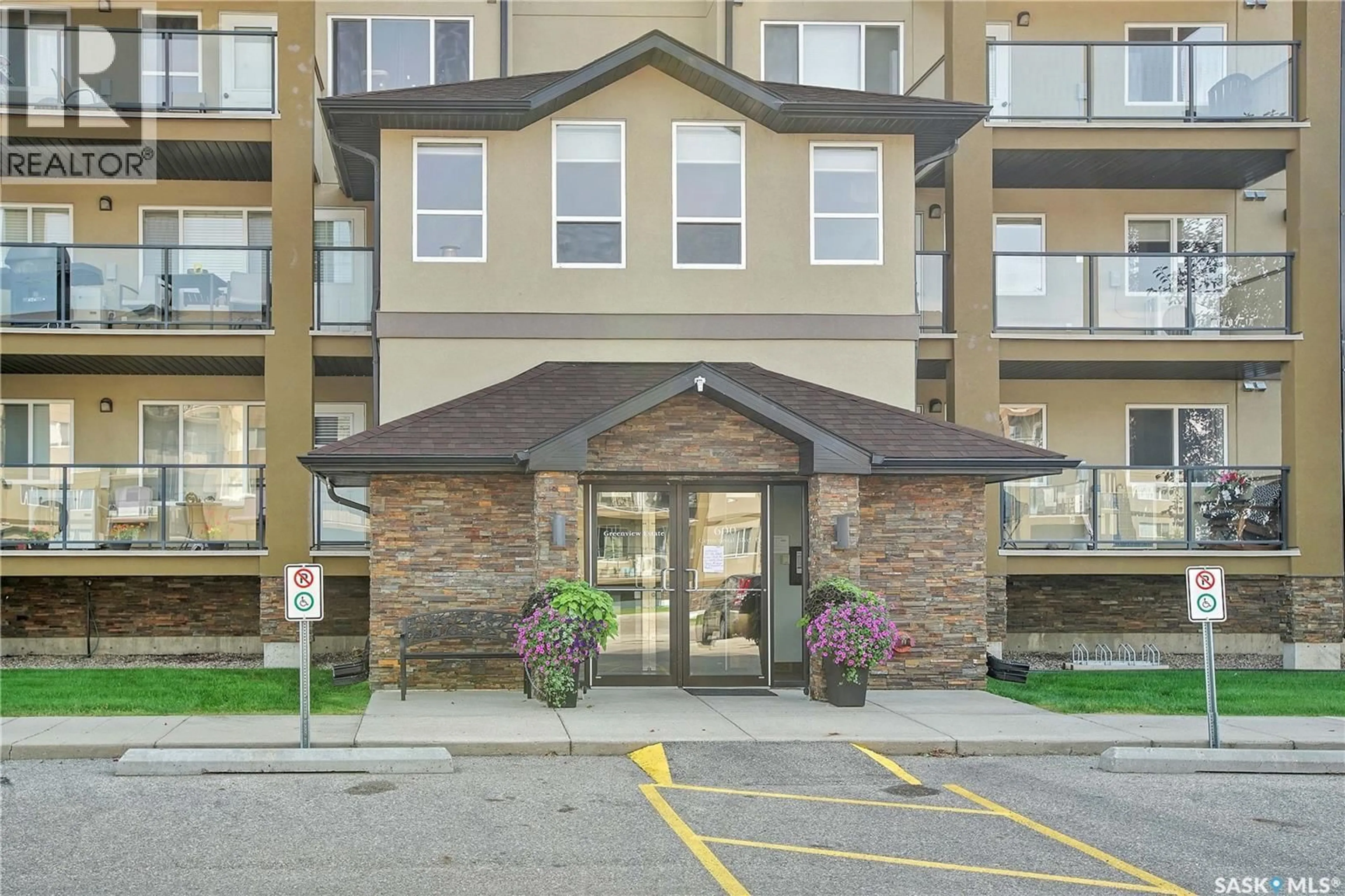 Indoor foyer for 210 - 600 CENTENNIAL BOULEVARD, Warman Saskatchewan S0K4S1