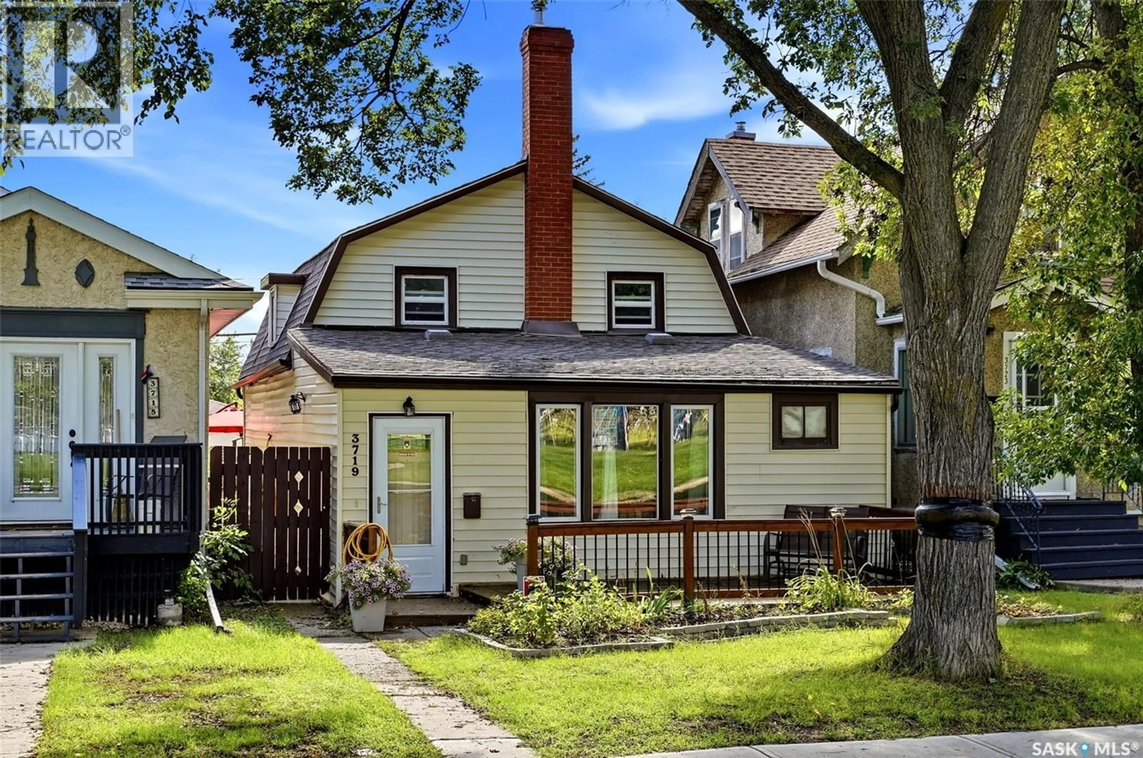 Home with vinyl exterior material, street for 3719 VICTORIA AVENUE, Regina Saskatchewan S4T1M5