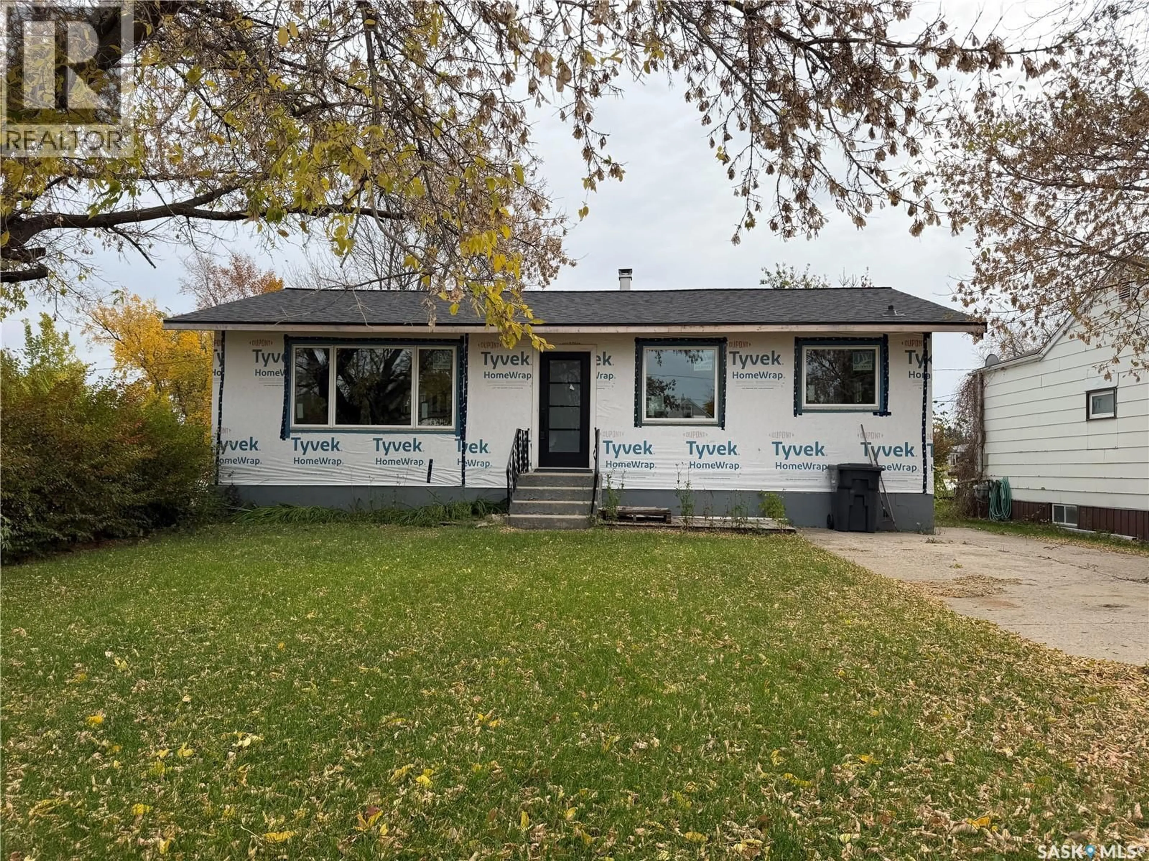 Home with vinyl exterior material, street for 216 6TH STREET, Wynyard Saskatchewan S0A4T0