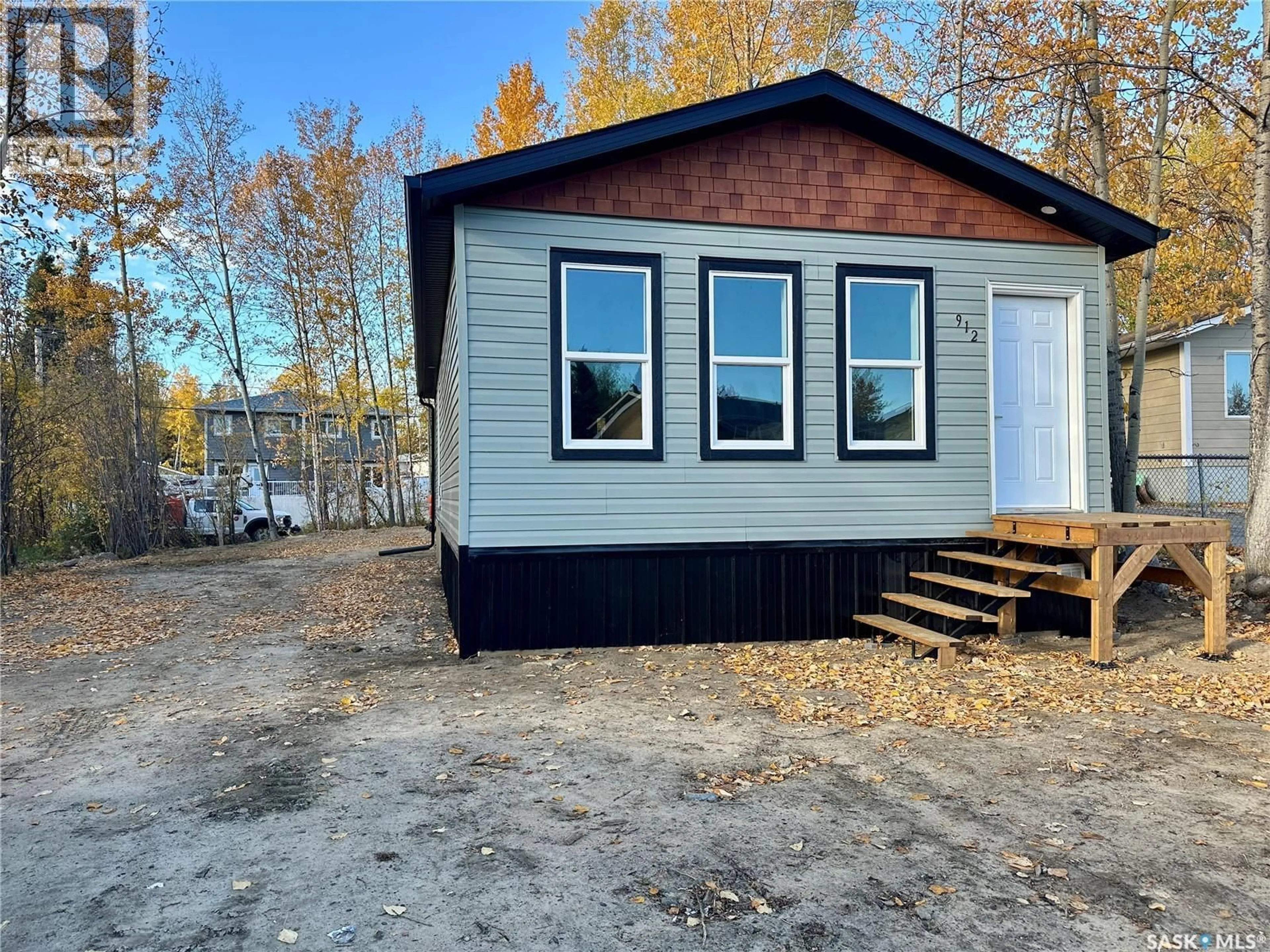 Shed for 912 QUANDT CRESCENT, La Ronge Saskatchewan S0J1L0