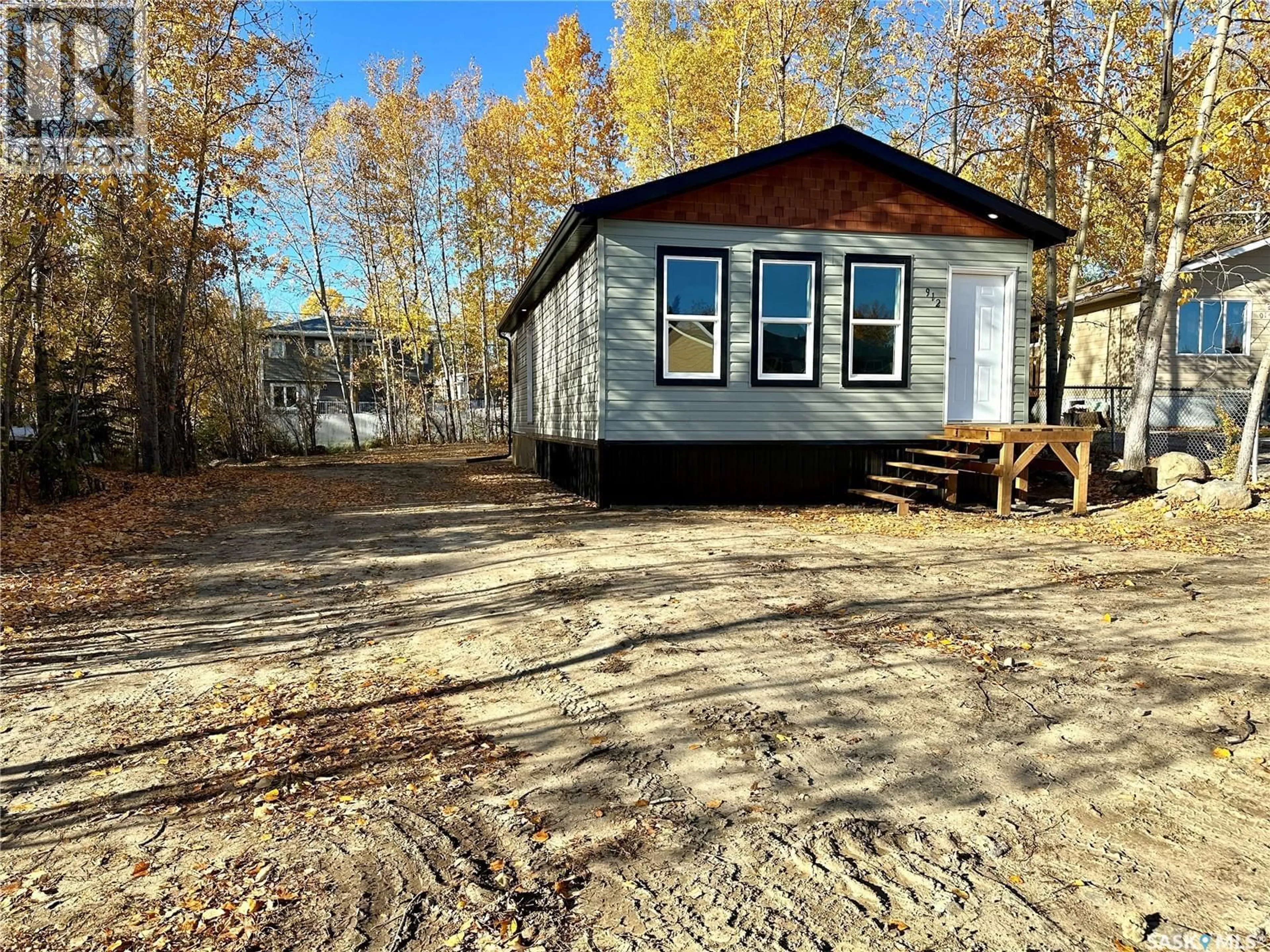 Shed for 912 QUANDT CRESCENT, La Ronge Saskatchewan S0J1L0
