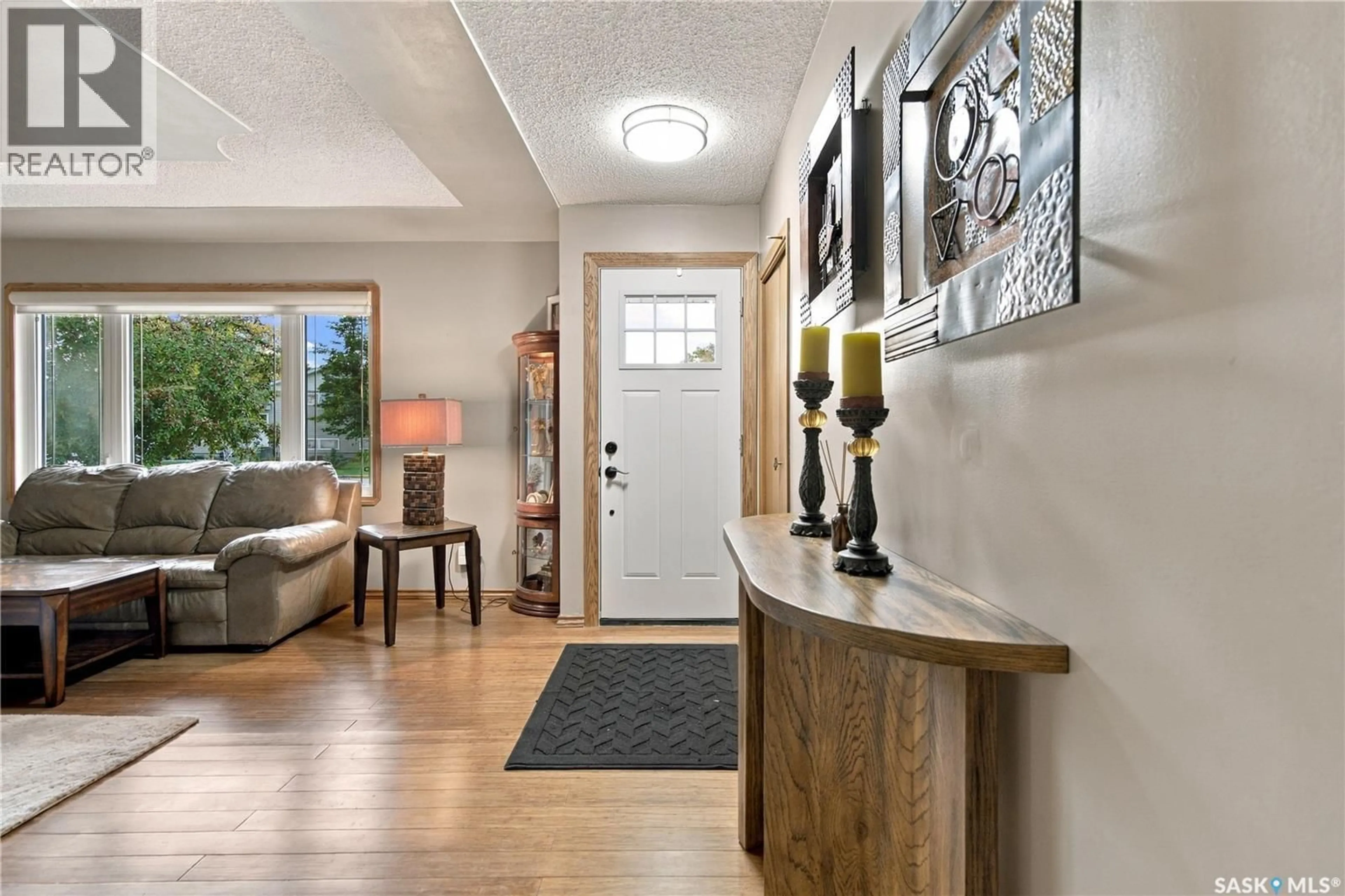 Indoor entryway for 1311 QUEEN CRESCENT, Moose Jaw Saskatchewan S6H3G5
