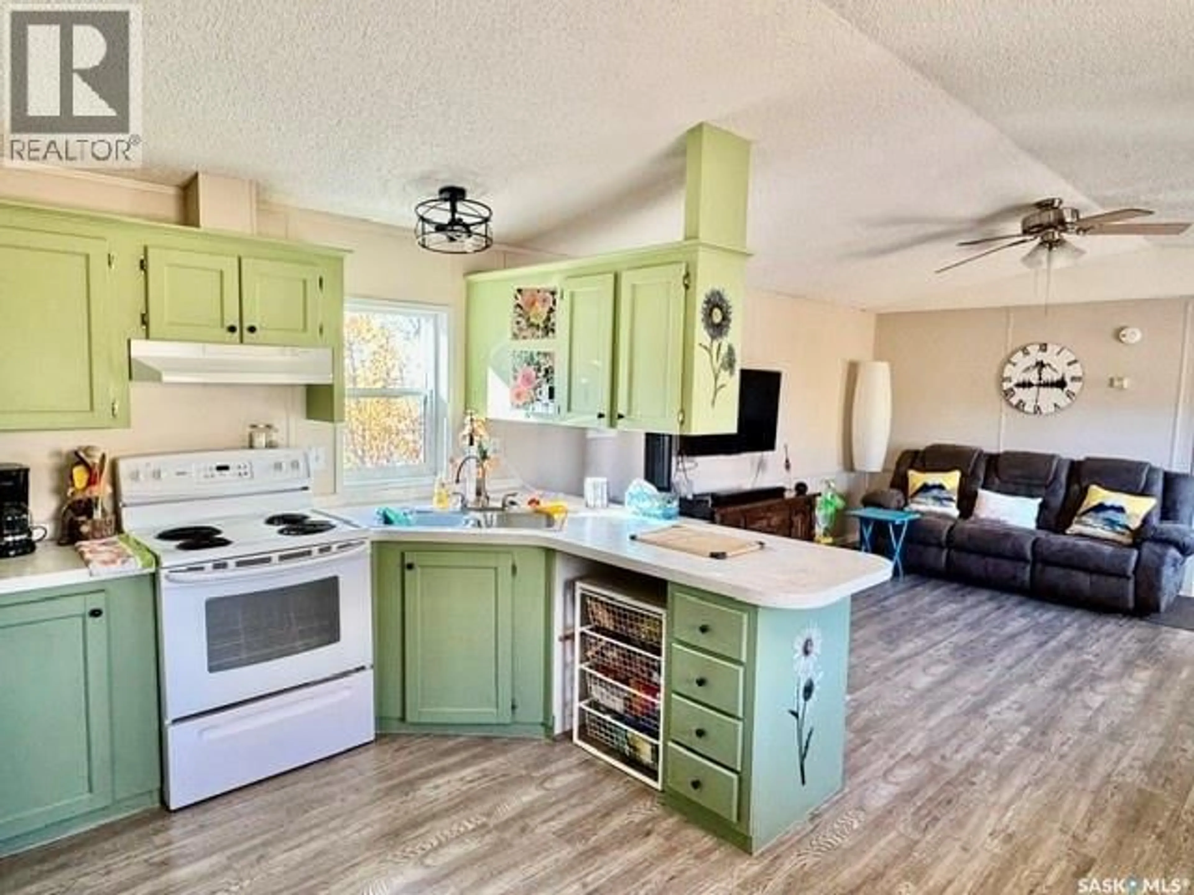 Open concept kitchen, unknown for 201 ELK PLACE, Barrier Lake Saskatchewan S0E0B0