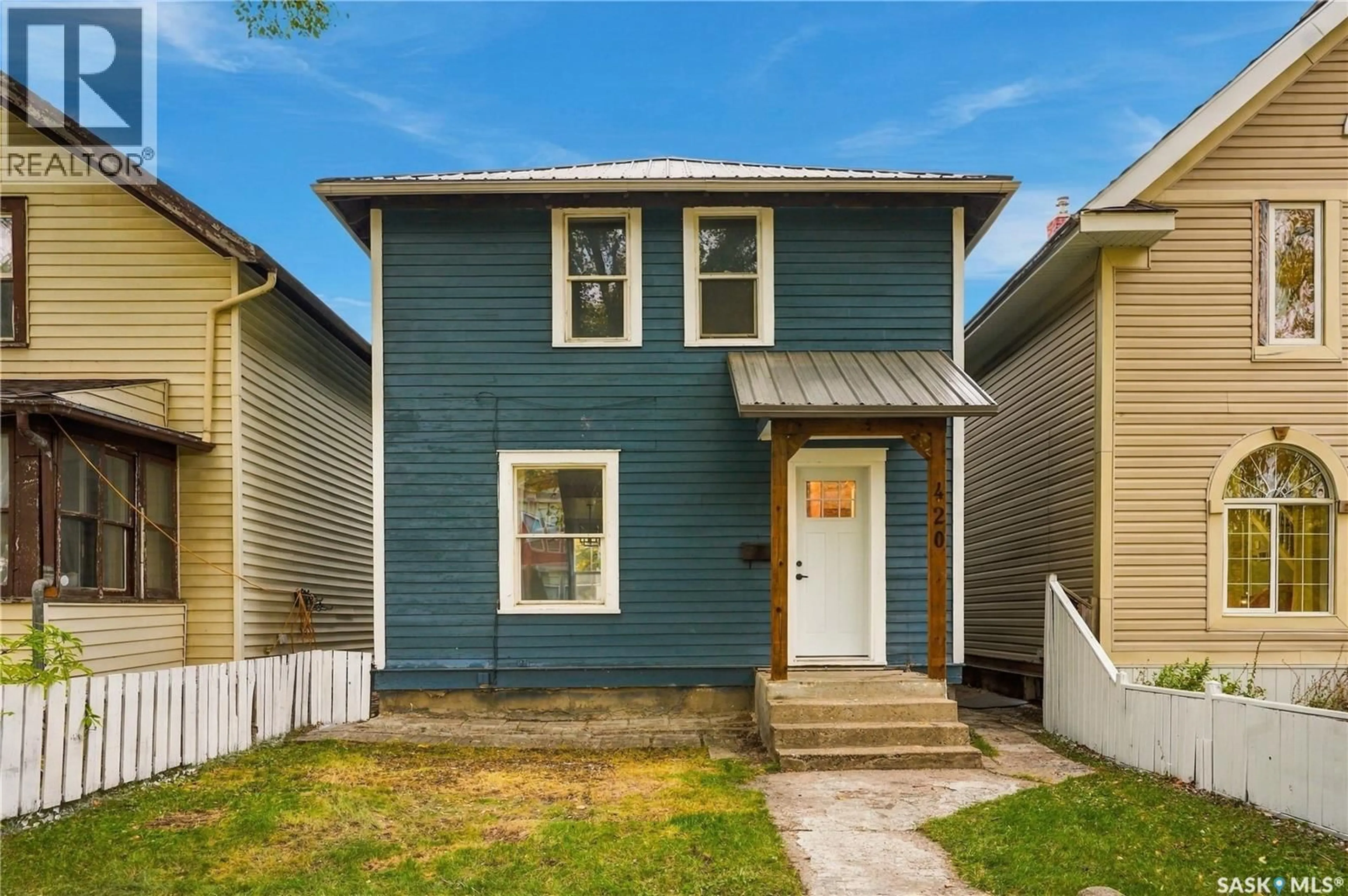 Home with vinyl exterior material, street for 420 J AVENUE, Saskatoon Saskatchewan S7L2K3