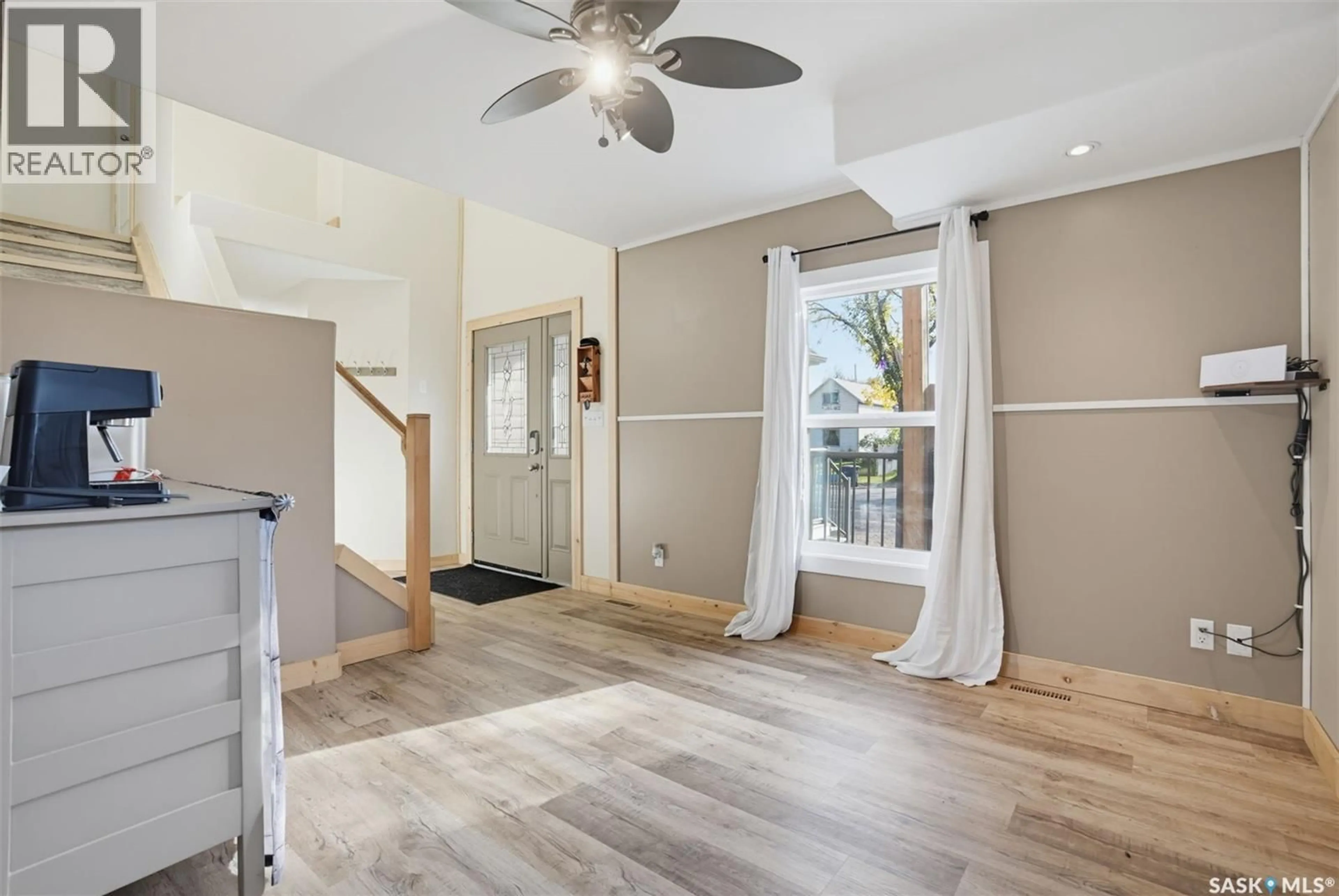 Indoor entryway for 2018 8TH STREET, Rosthern Saskatchewan S0K3R0