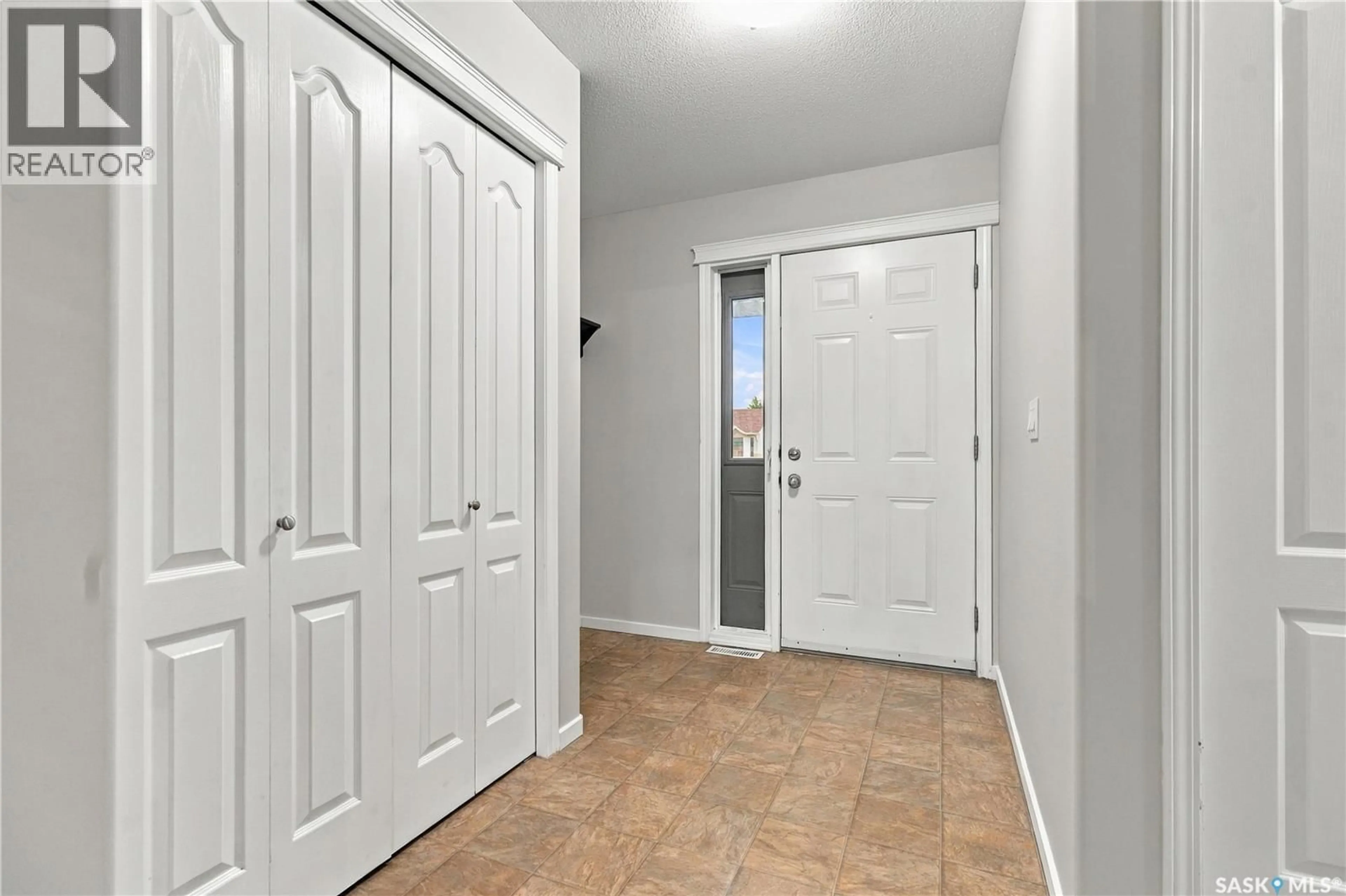 Indoor entryway for 3158 37TH STREET, Saskatoon Saskatchewan S7L7C8