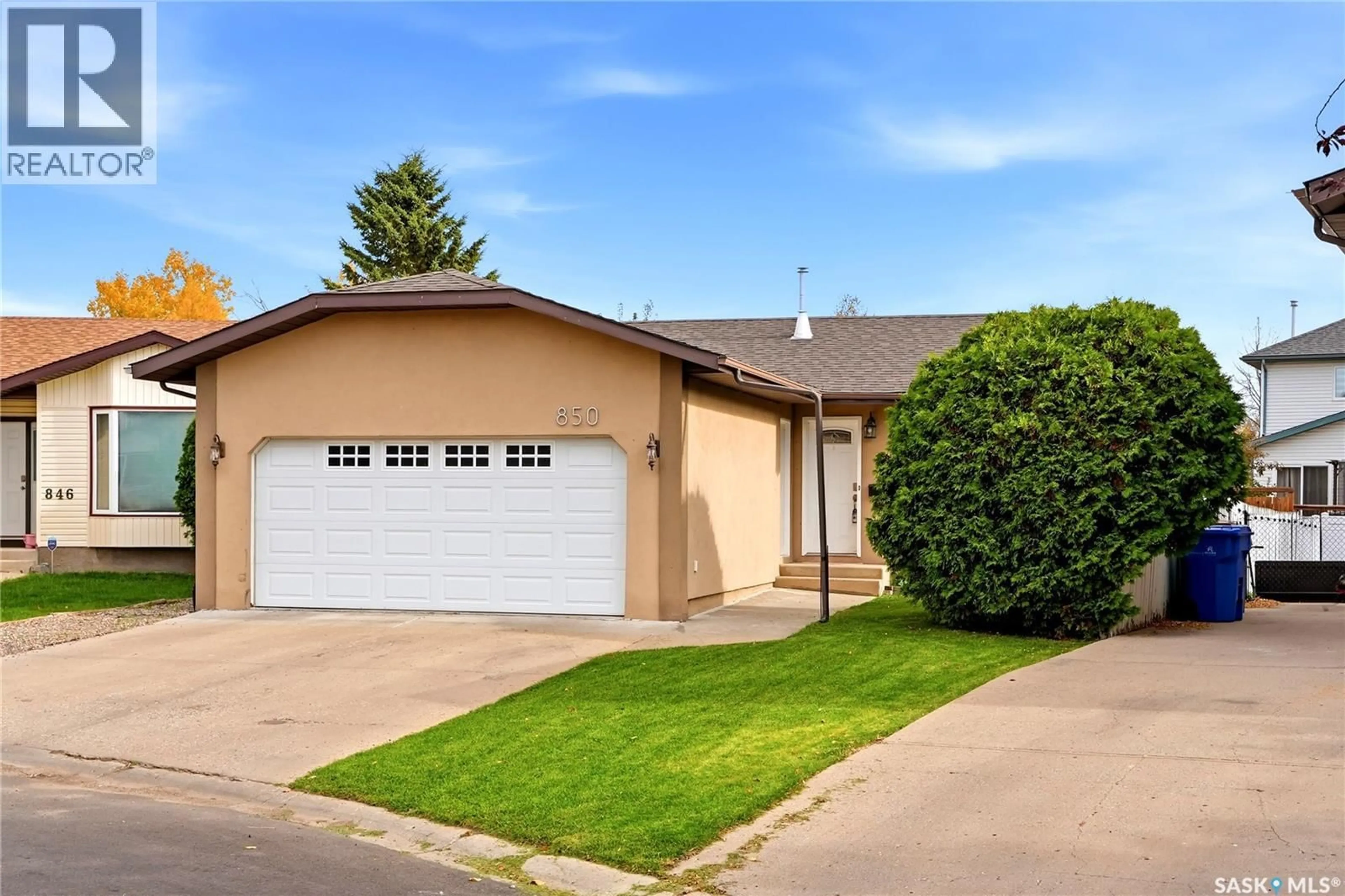 Home with vinyl exterior material, street for 850 ERB BAY, Regina Saskatchewan S4N7B2