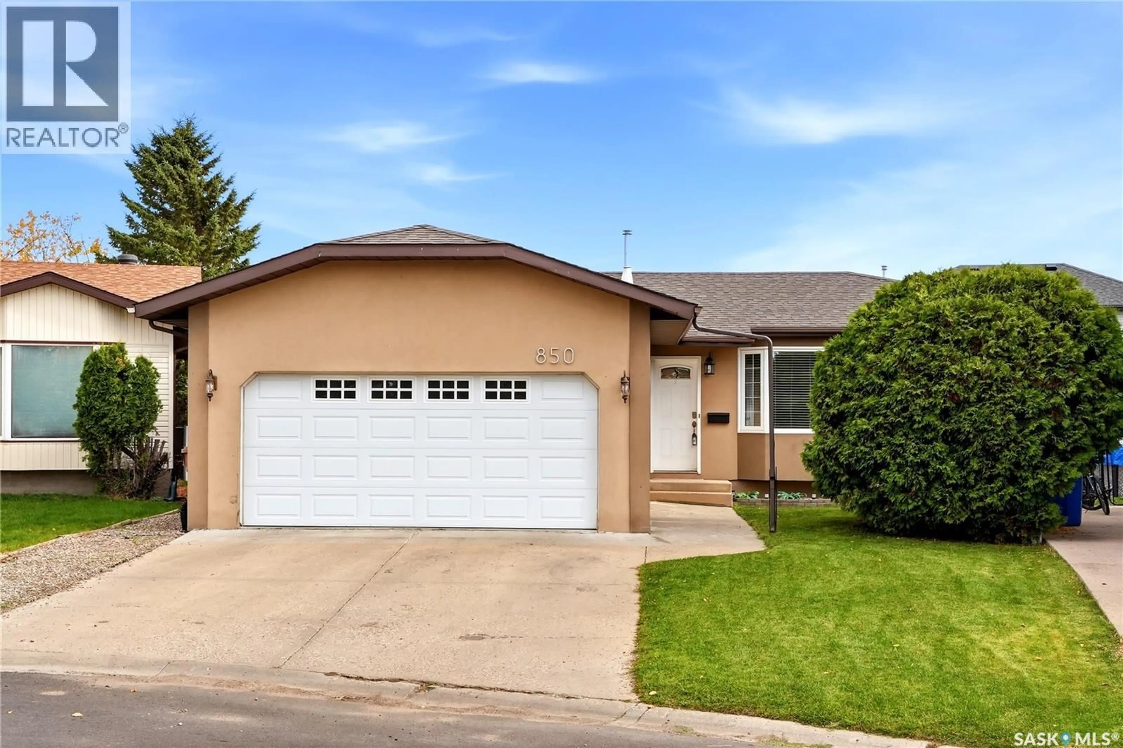 Home with vinyl exterior material, street for 850 ERB BAY, Regina Saskatchewan S4N7B2