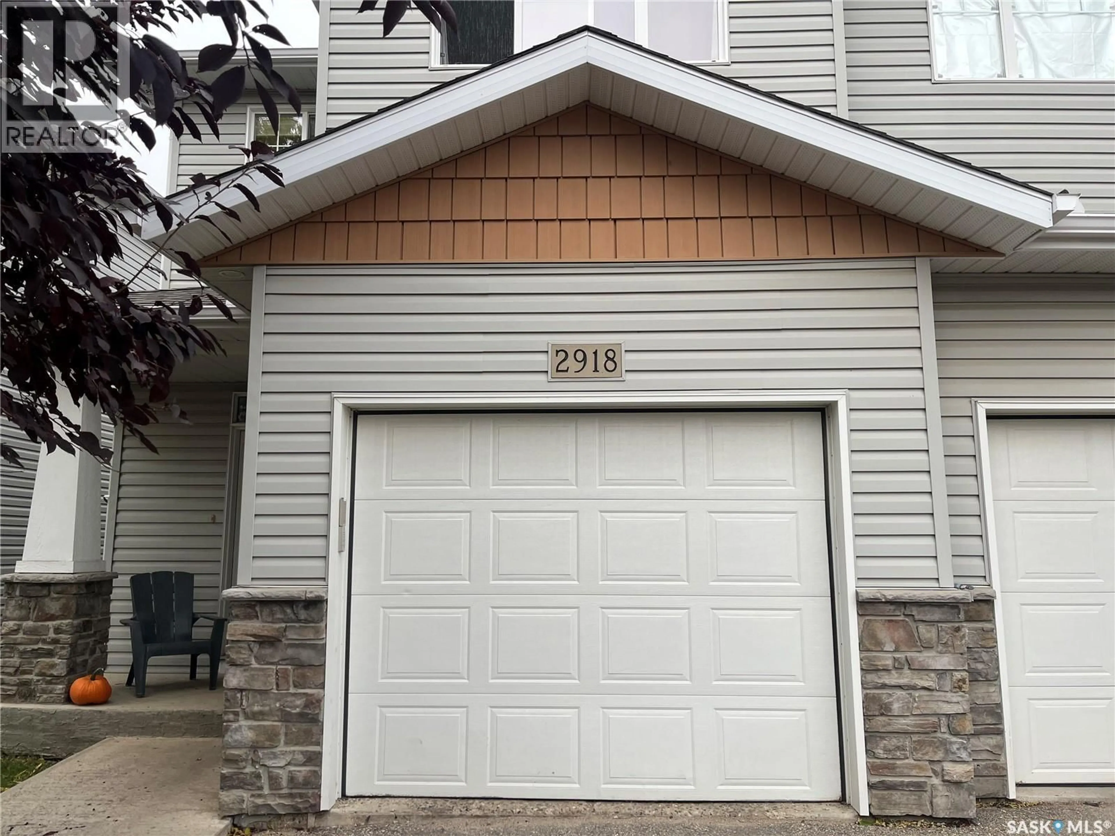 Indoor garage for 2918 CRANBOURN CRESCENT, Regina Saskatchewan S4V3E4