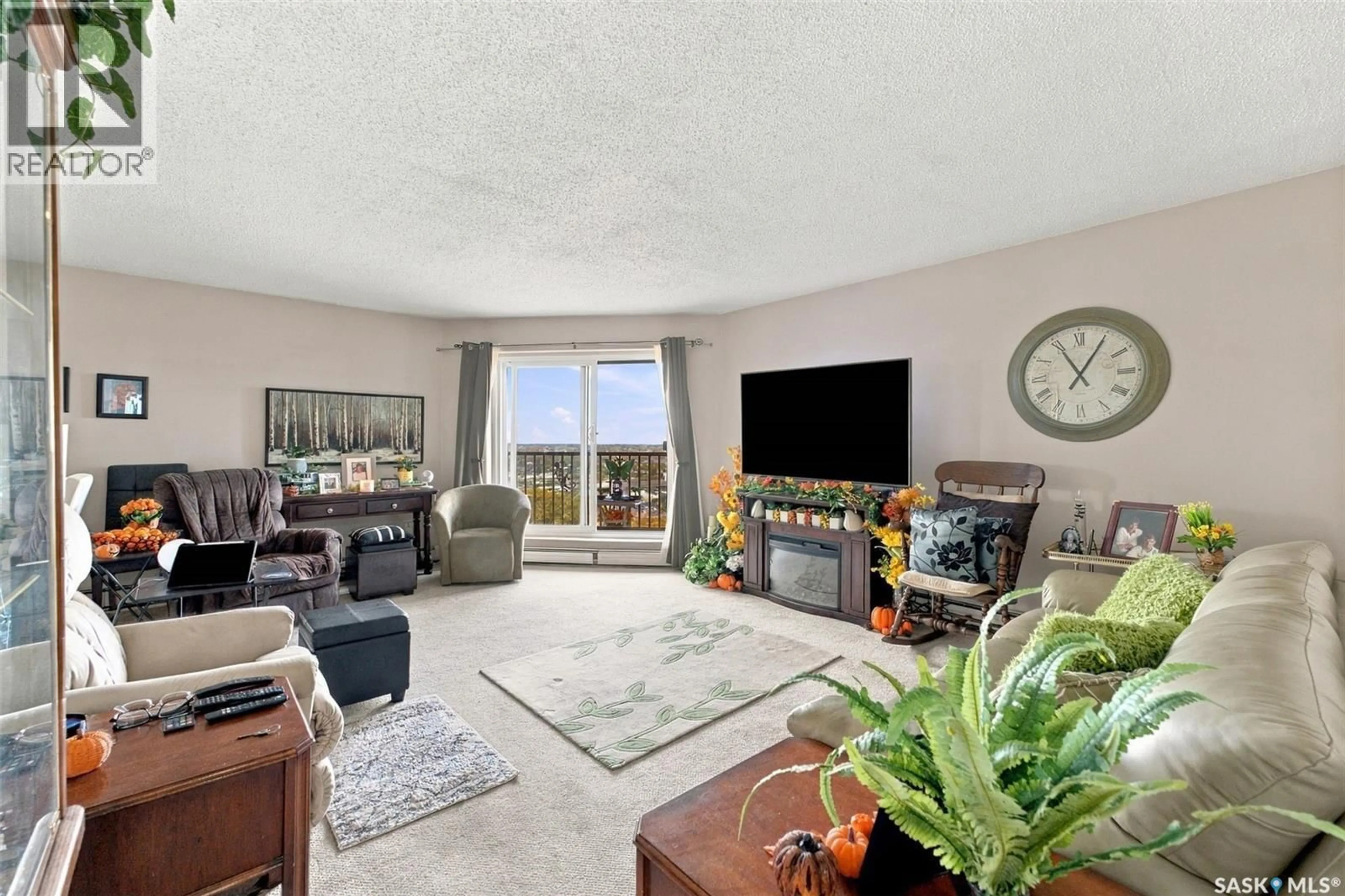 Living room with furniture, unknown for 717 - 1005 VICTORIA AVENUE, Saskatoon Saskatchewan S7N2T5