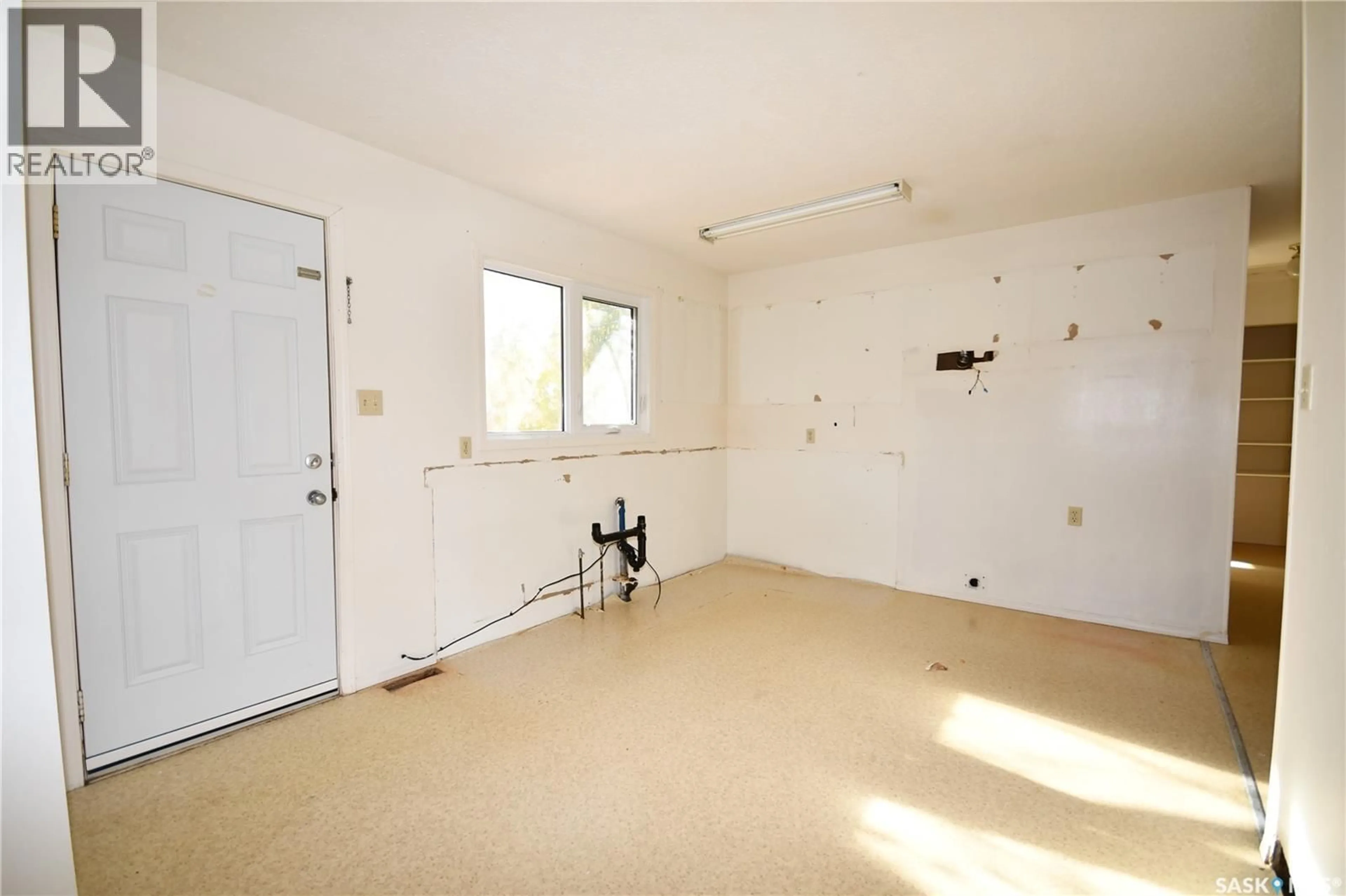 A pic of a room for 811 MAIN STREET, Big River Saskatchewan S0J0E0