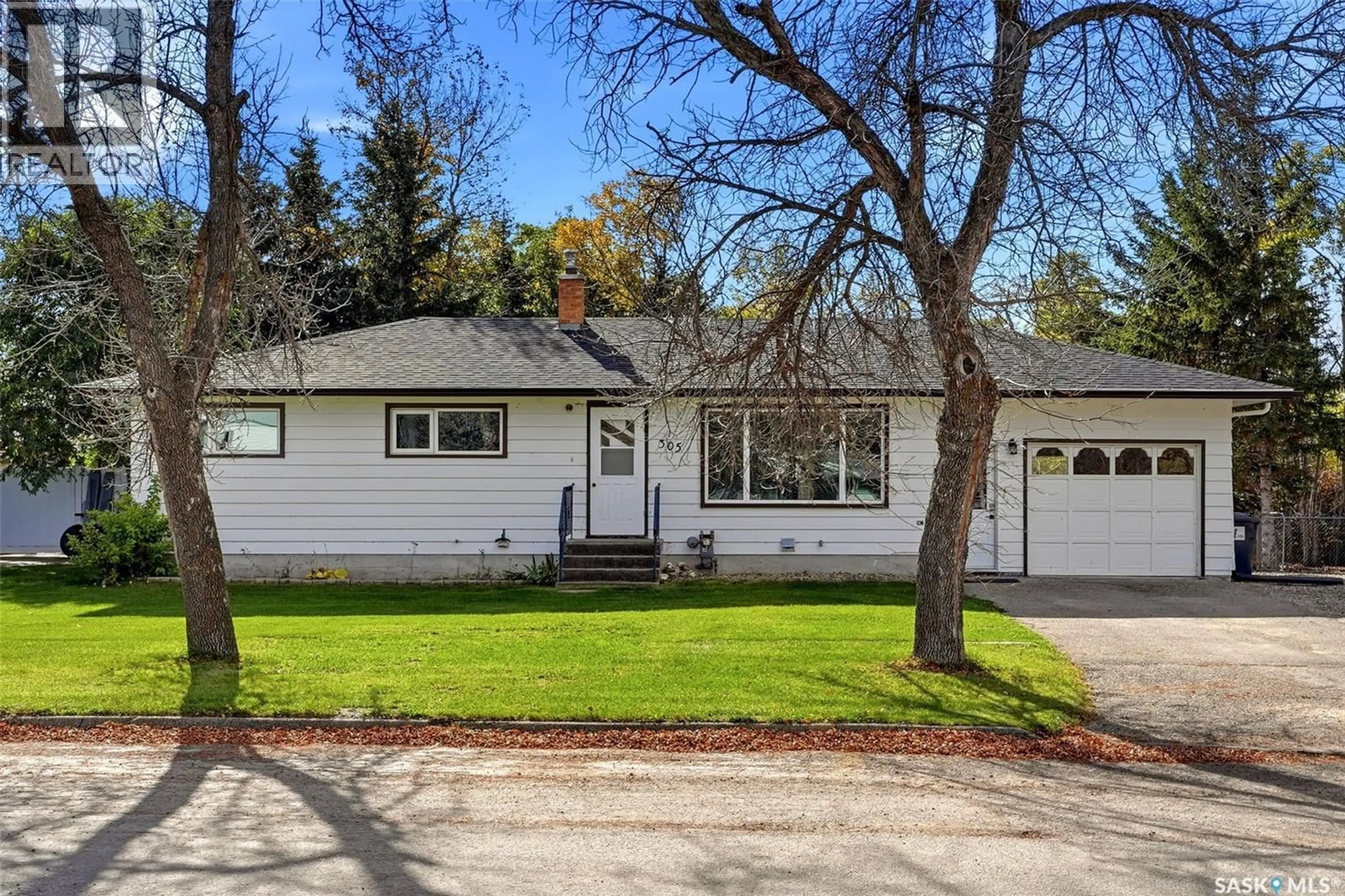 Home with vinyl exterior material, street for 305 1ST AVENUE, Ituna Saskatchewan S0A1N0