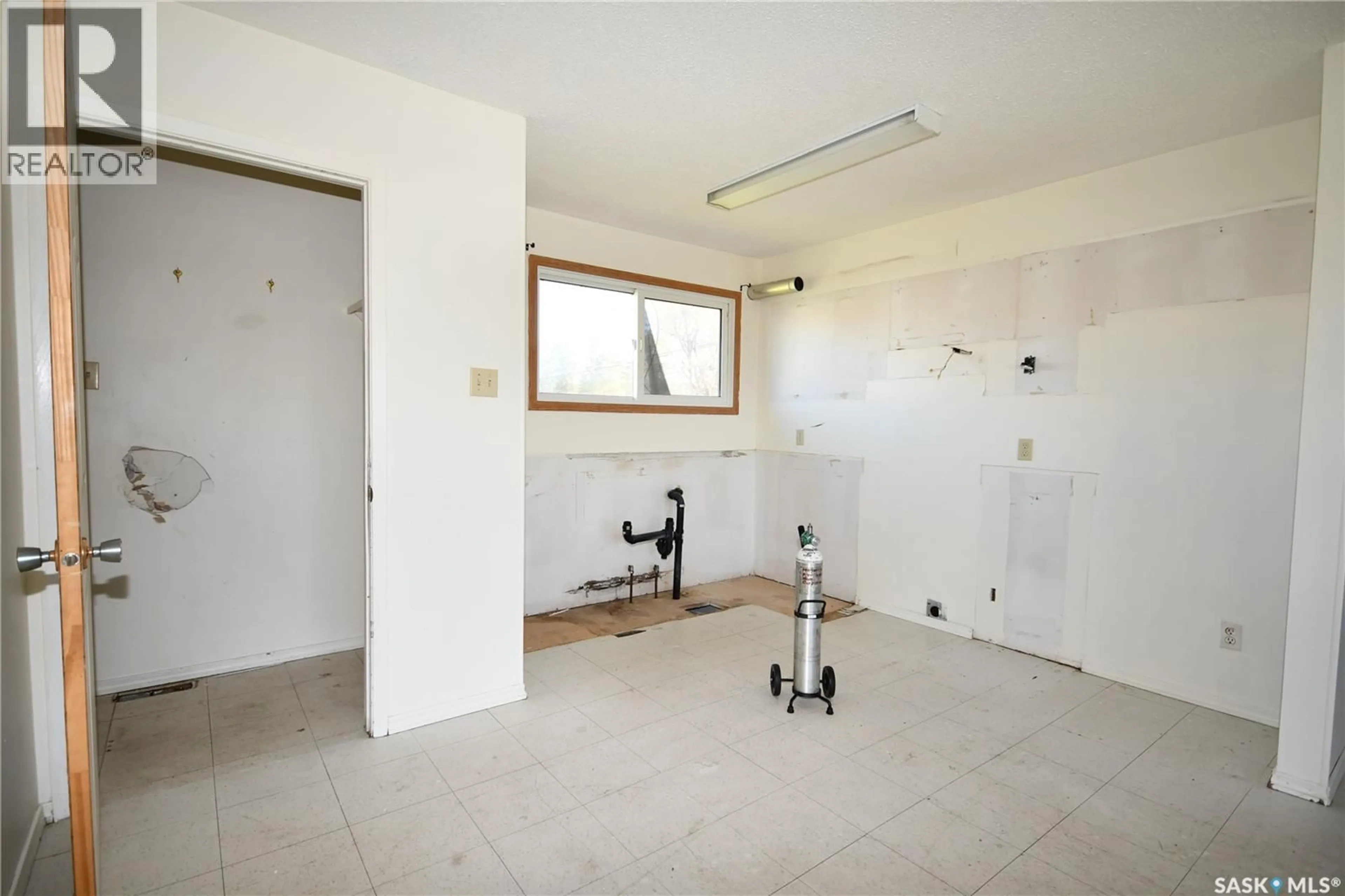 A pic of a room for 205 6TH AVENUE, Big River Saskatchewan S0J0E0
