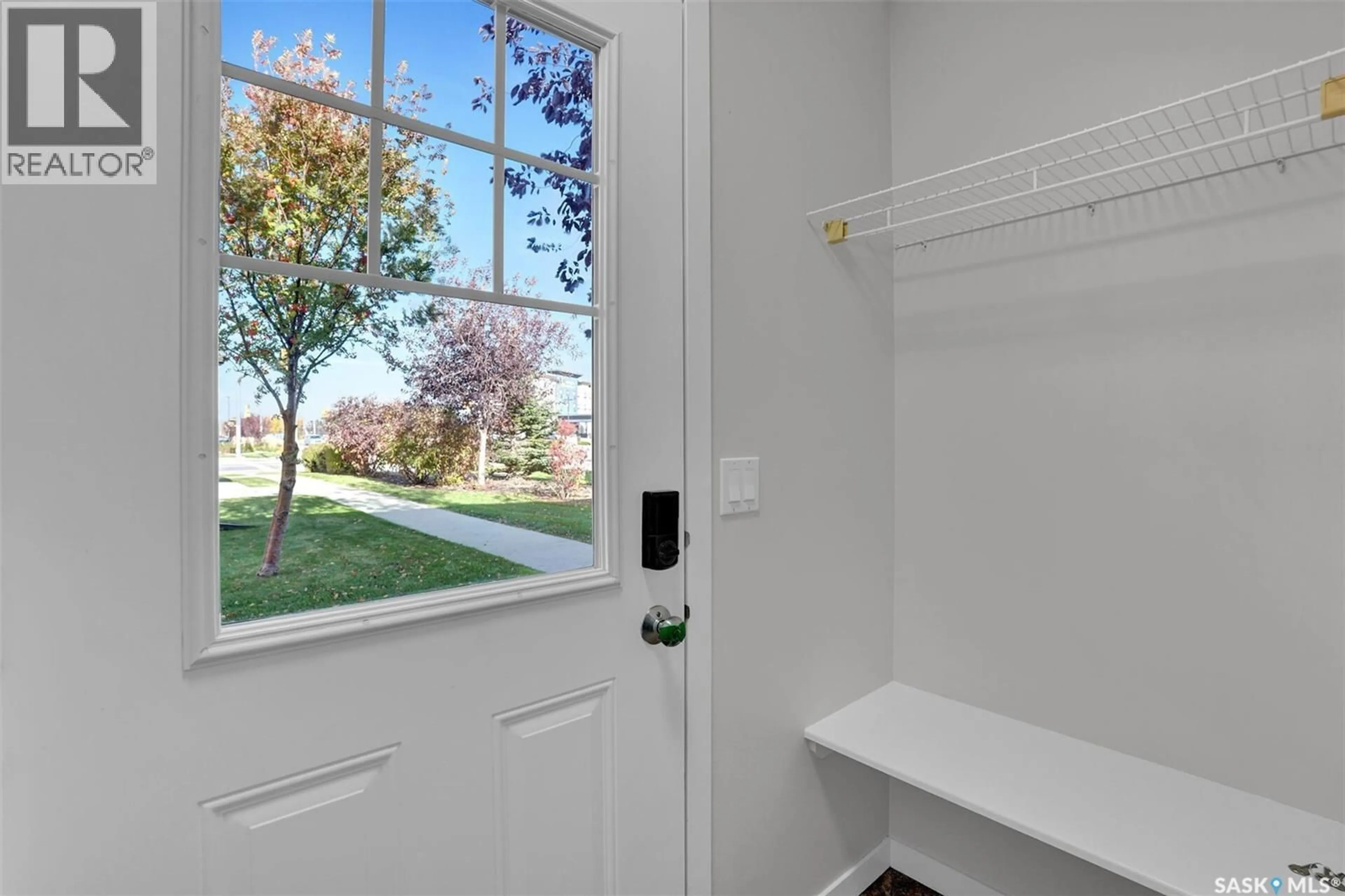Indoor entryway for 32 5019 JAMES HILL ROAD, Regina Saskatchewan S4W0B9