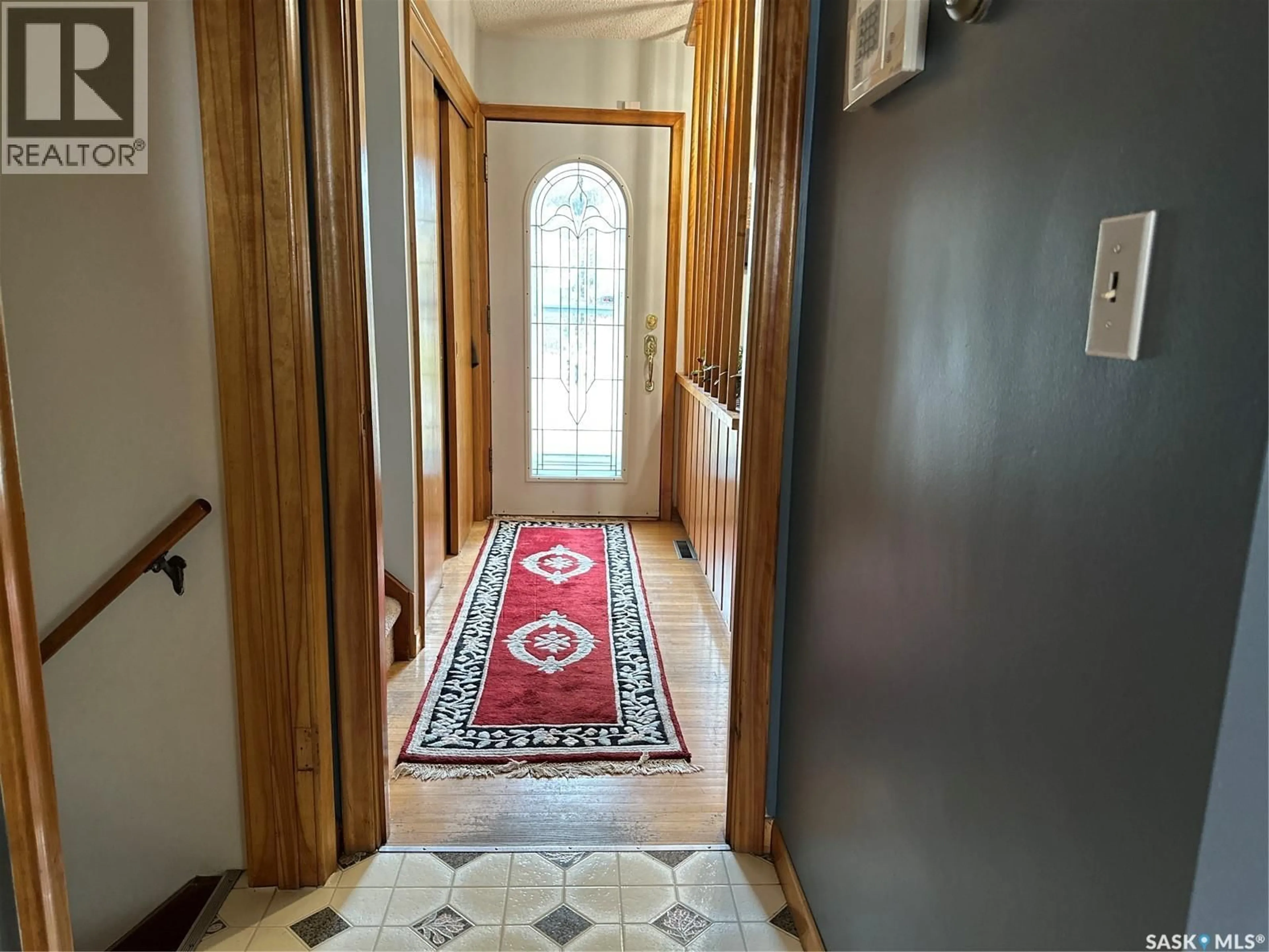 Indoor foyer for 503 9TH STREET, Weyburn Saskatchewan S4H1G2