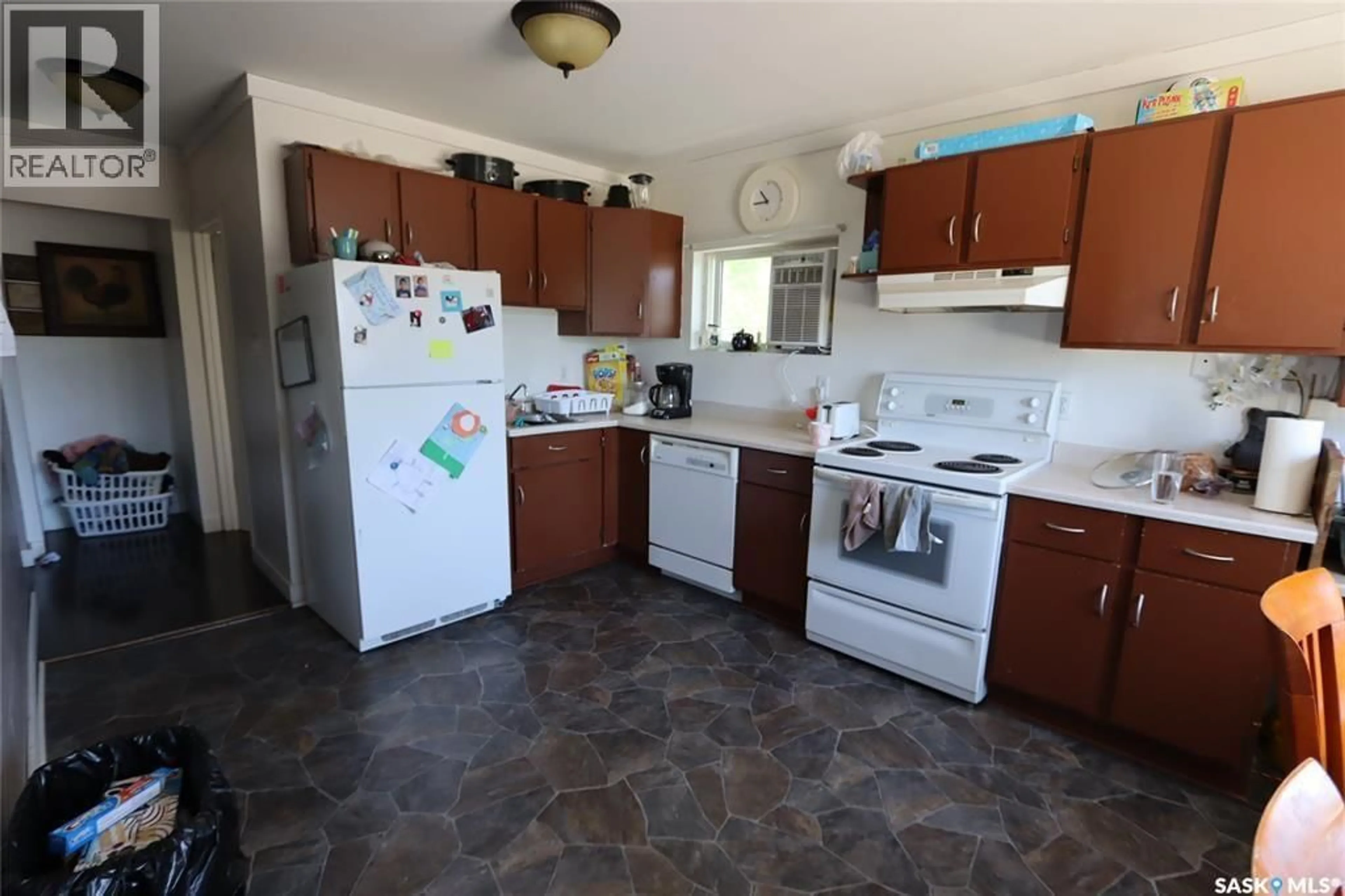 Standard kitchen, ceramic/tile floor for 120 26TH STREET, Prince Albert Saskatchewan S6V4P9