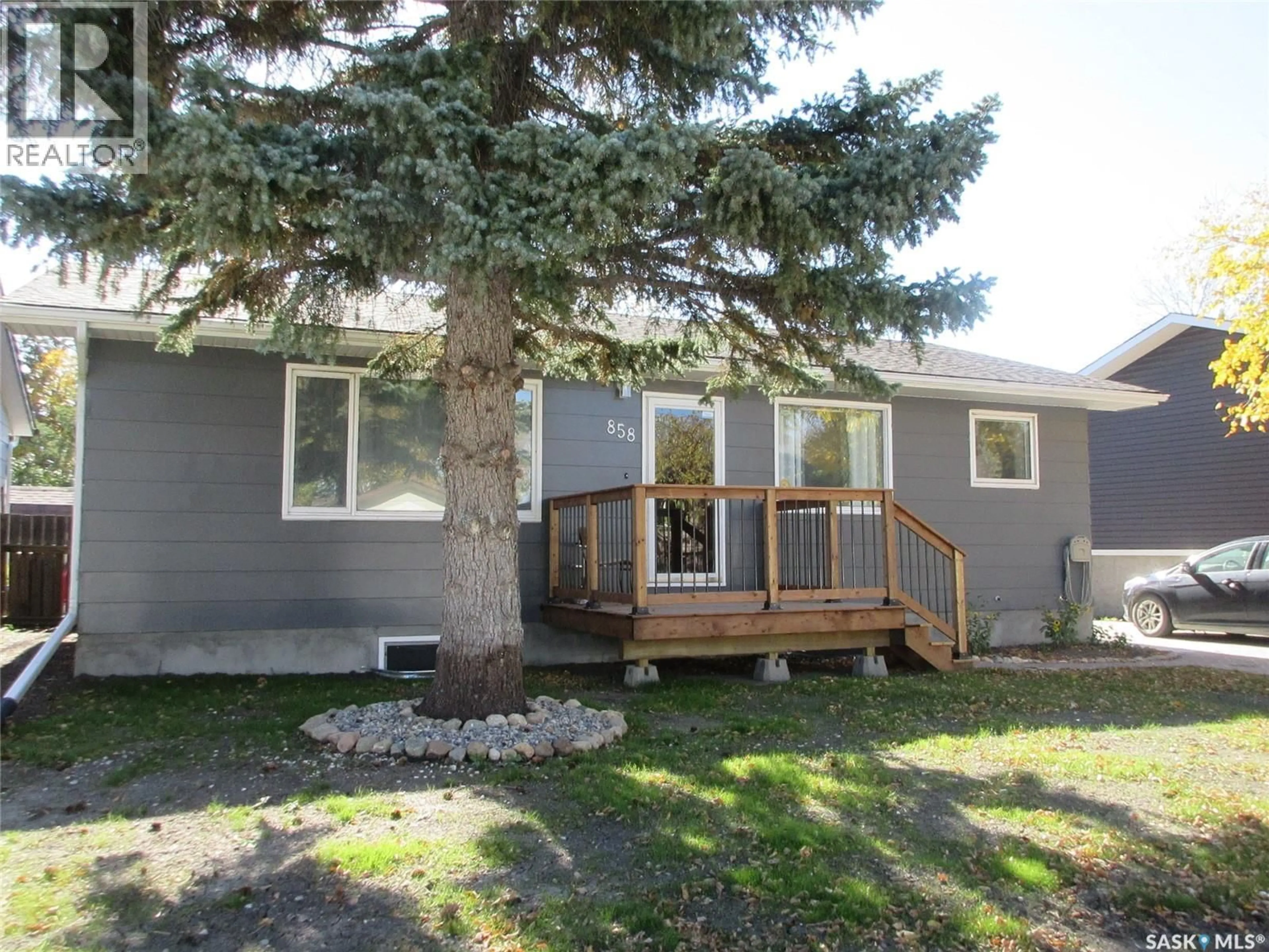 Home with vinyl exterior material, street for 858 WOROBETZ CRESCENT, Regina Saskatchewan S4X2C3