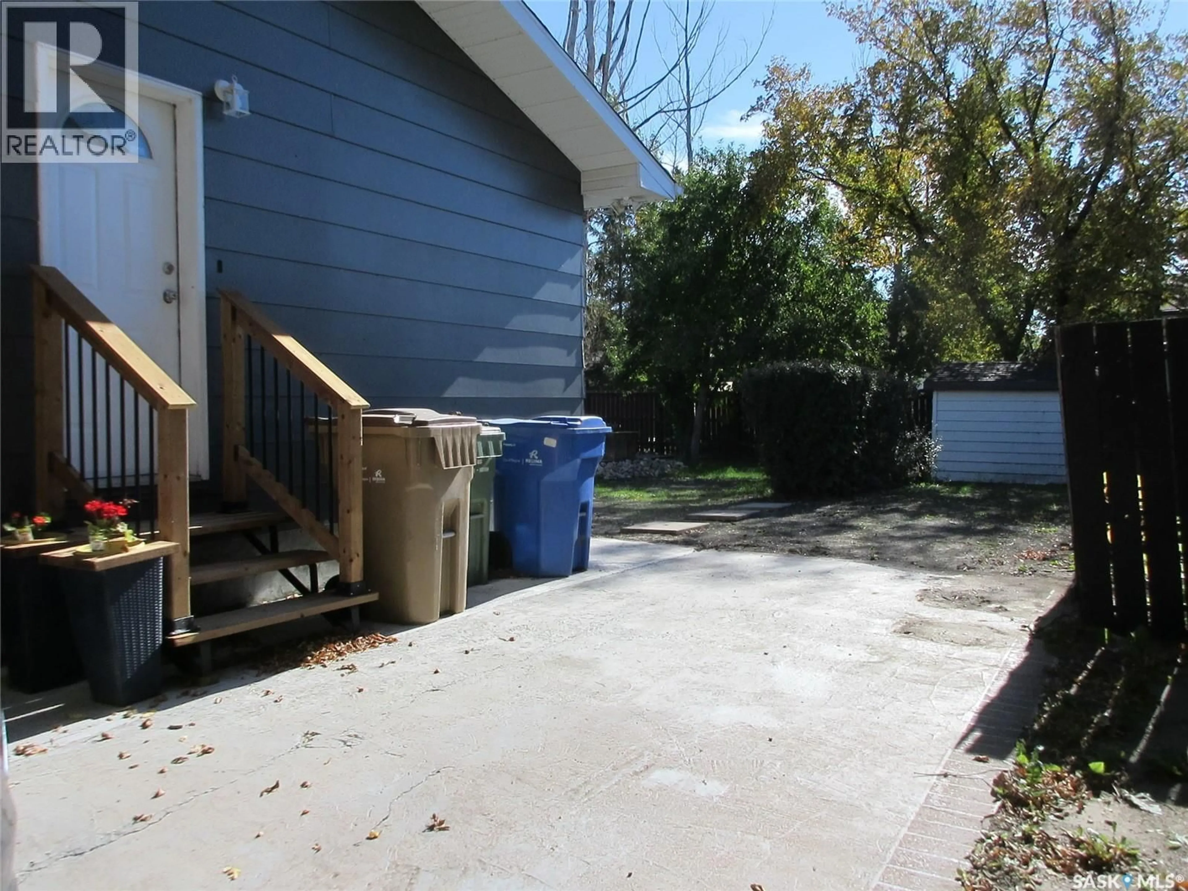 Patio, street for 858 WOROBETZ CRESCENT, Regina Saskatchewan S4X2C3