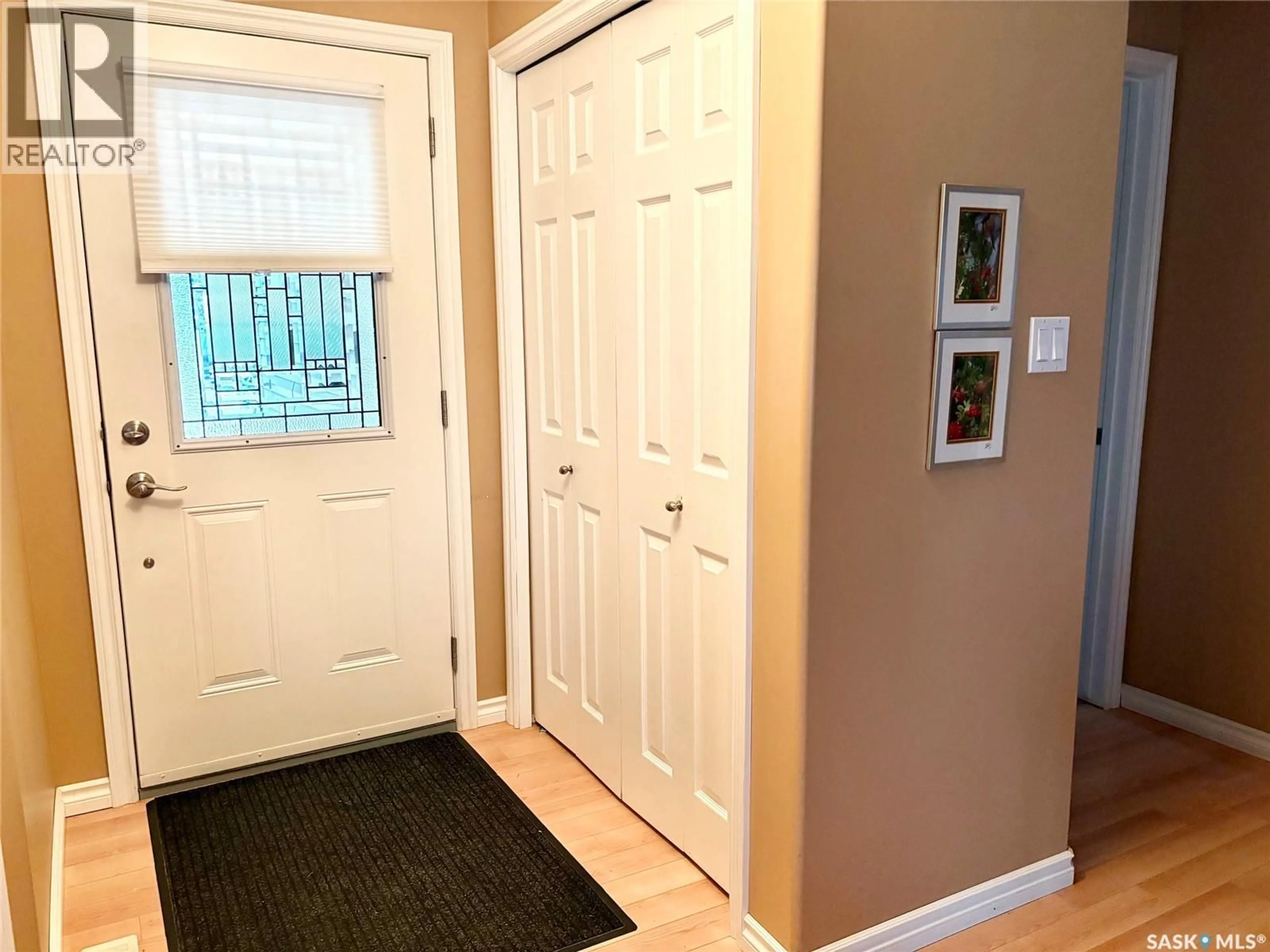 Indoor entryway for 142 MANITOBA AVENUE, Yorkton Saskatchewan S3N3G8