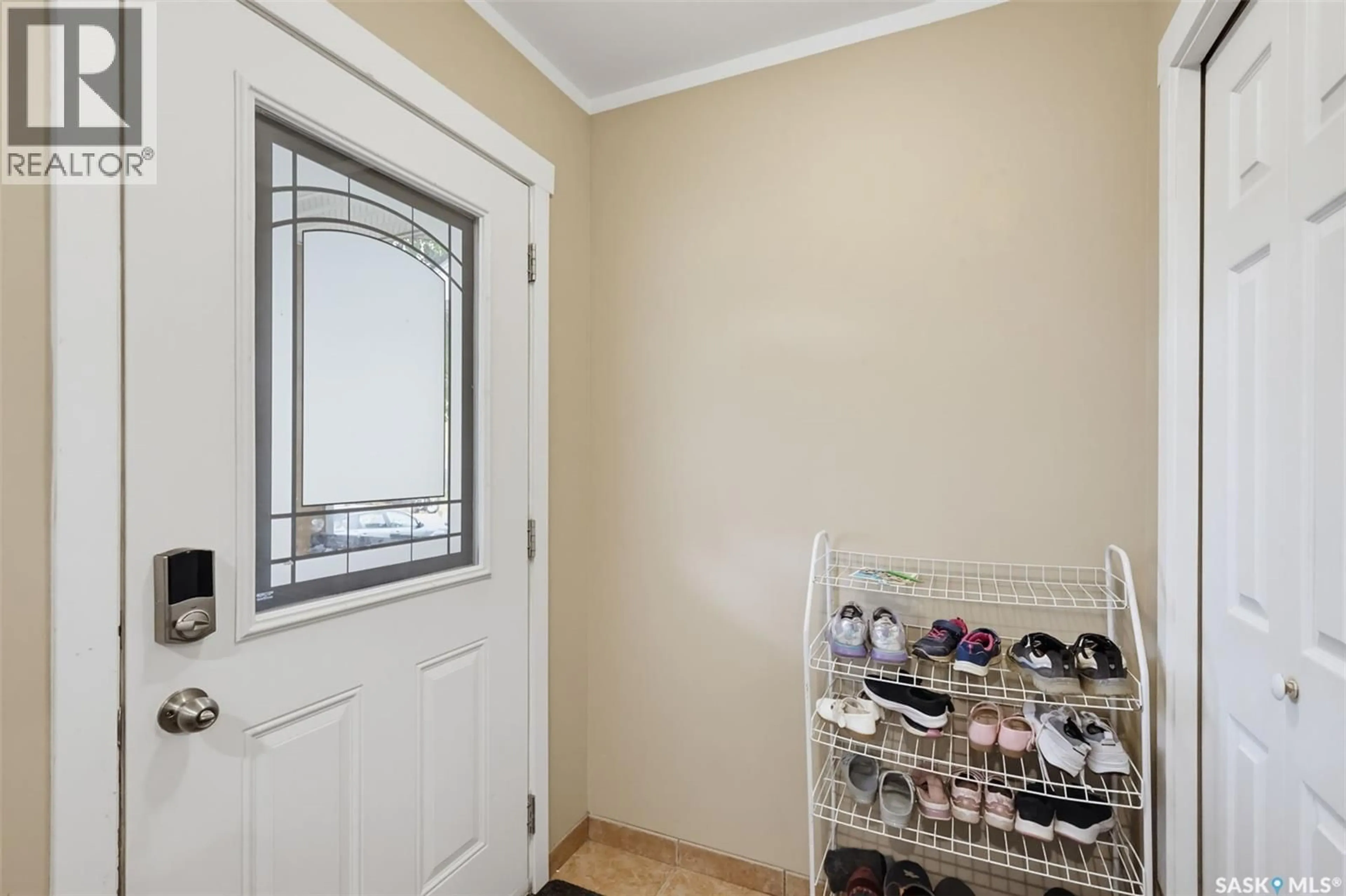 Indoor entryway for 413 X AVENUE, Saskatoon Saskatchewan S7M3H7
