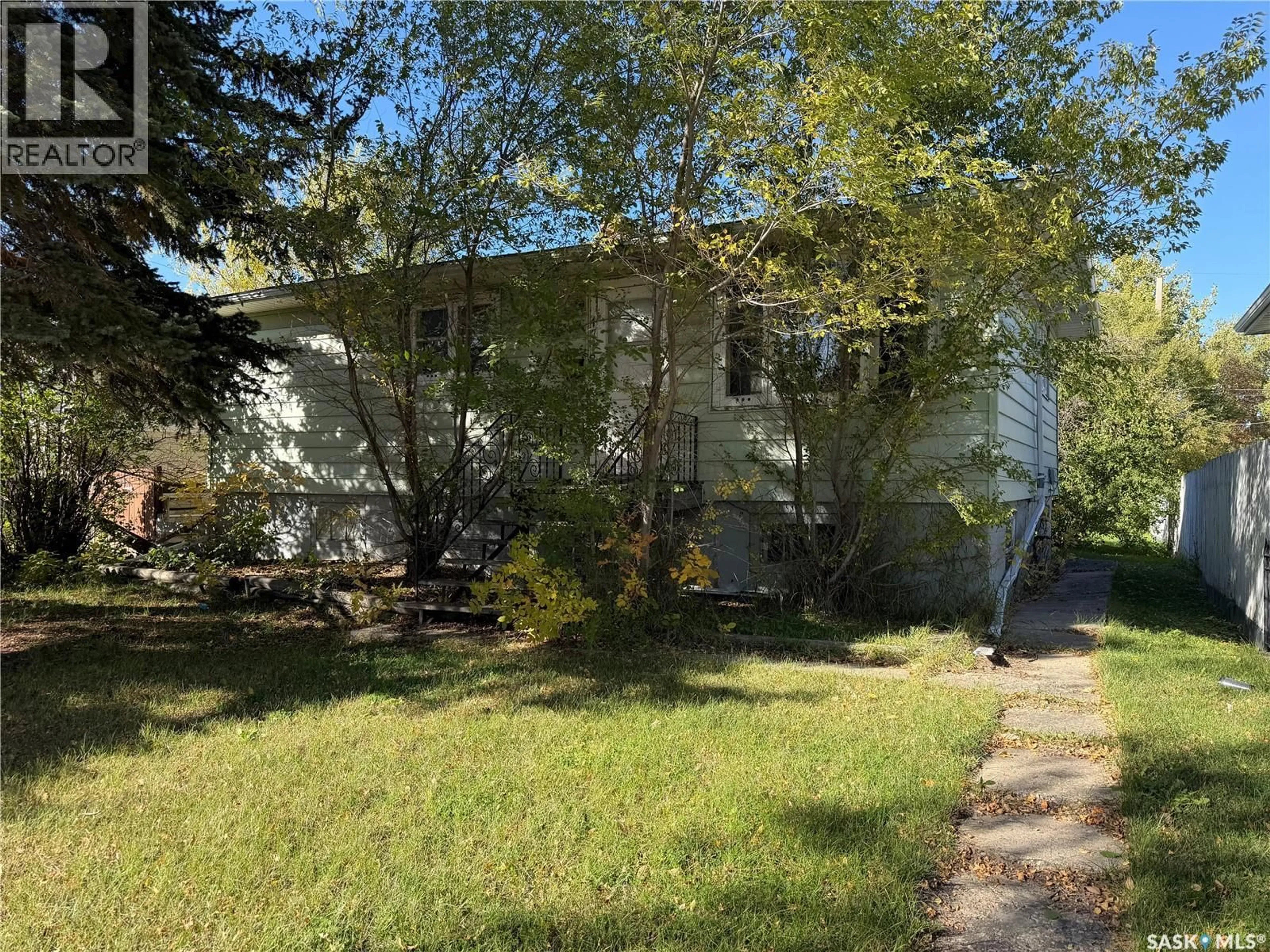 Home with vinyl exterior material, street for 4712 4TH AVENUE, Regina Saskatchewan S4T0J1