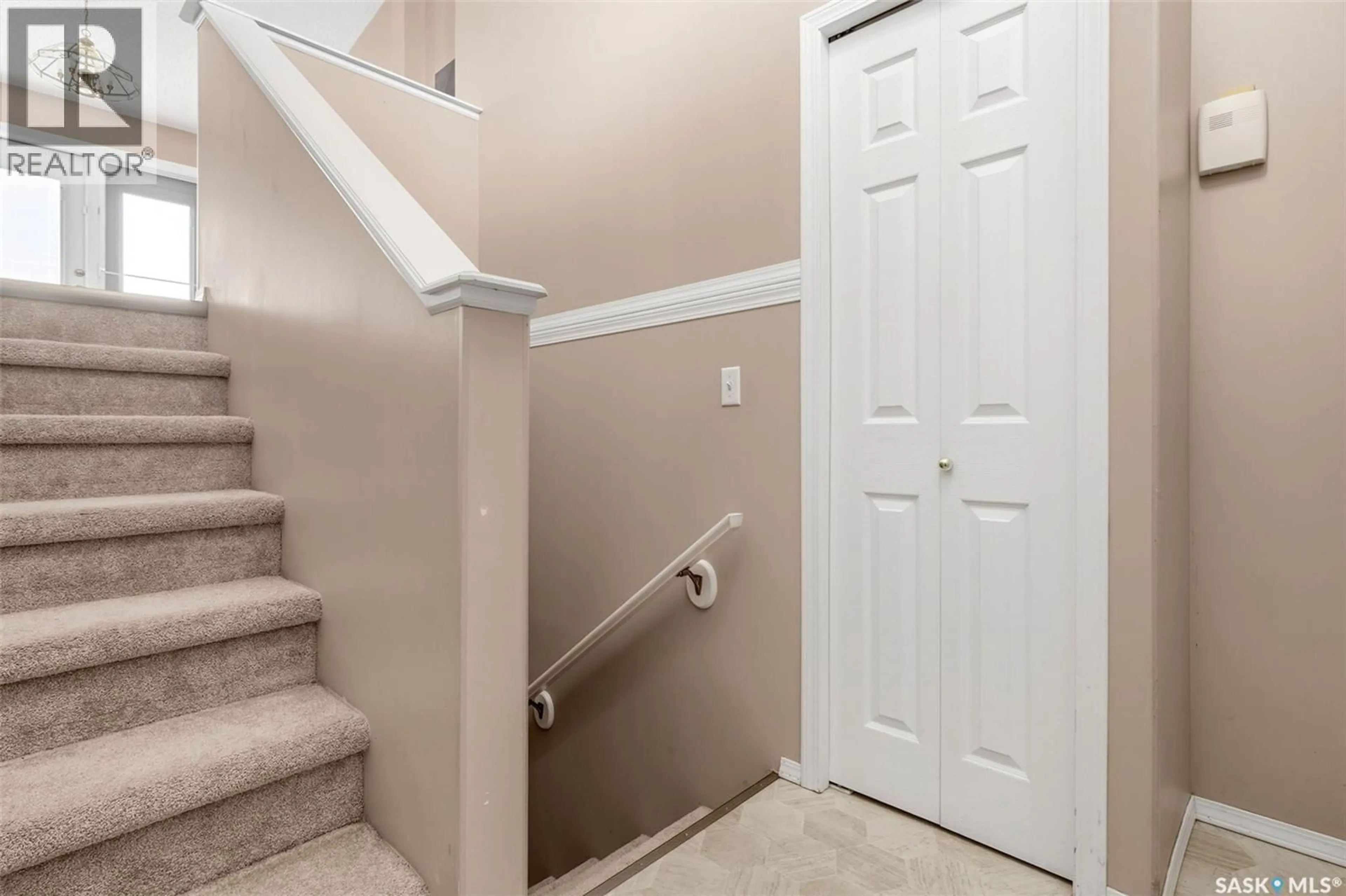 Stairs for 8126 SHERWOOD DRIVE, Regina Saskatchewan S4Y1J6