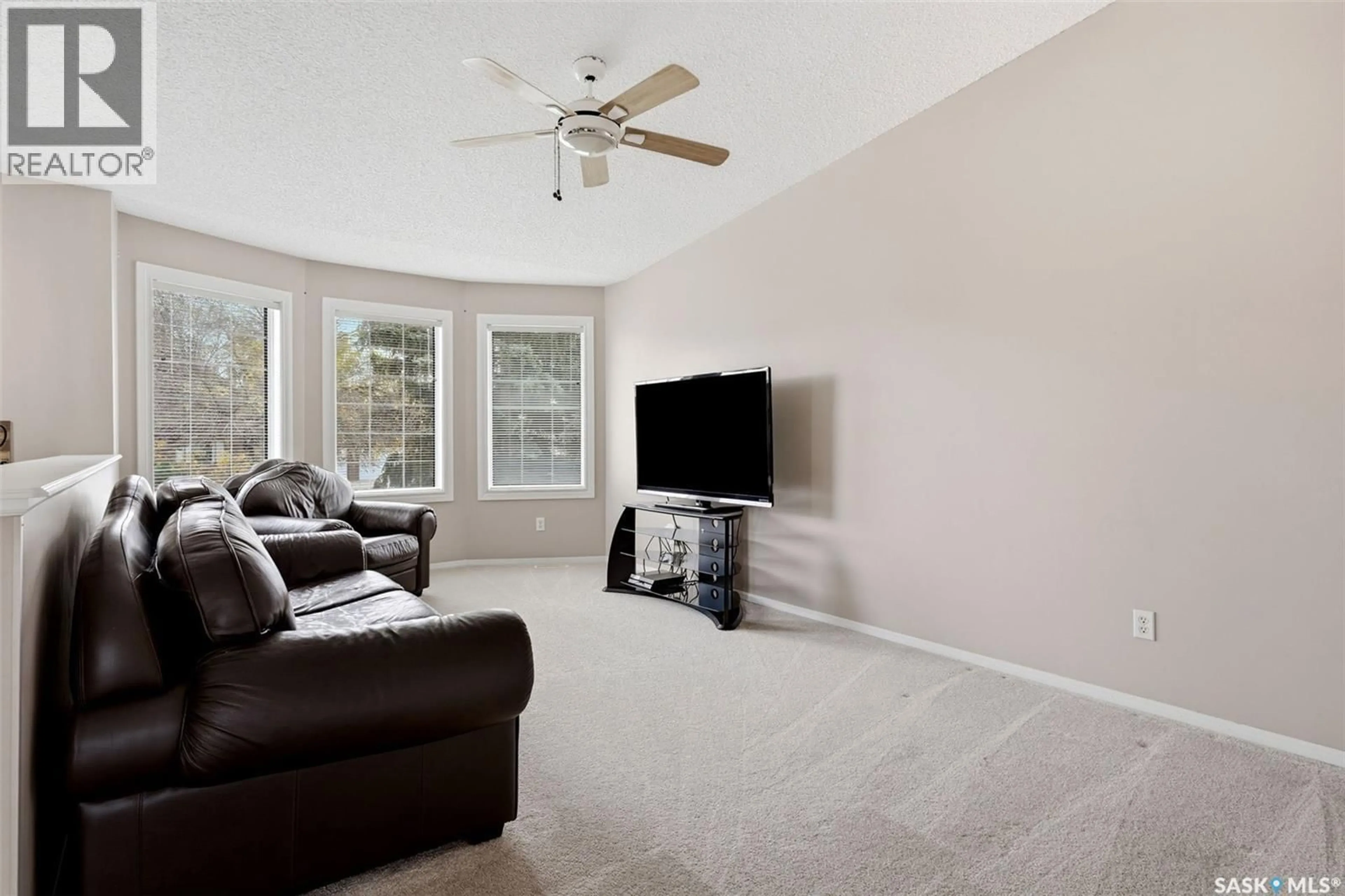 Living room with furniture, unknown for 8126 SHERWOOD DRIVE, Regina Saskatchewan S4Y1J6