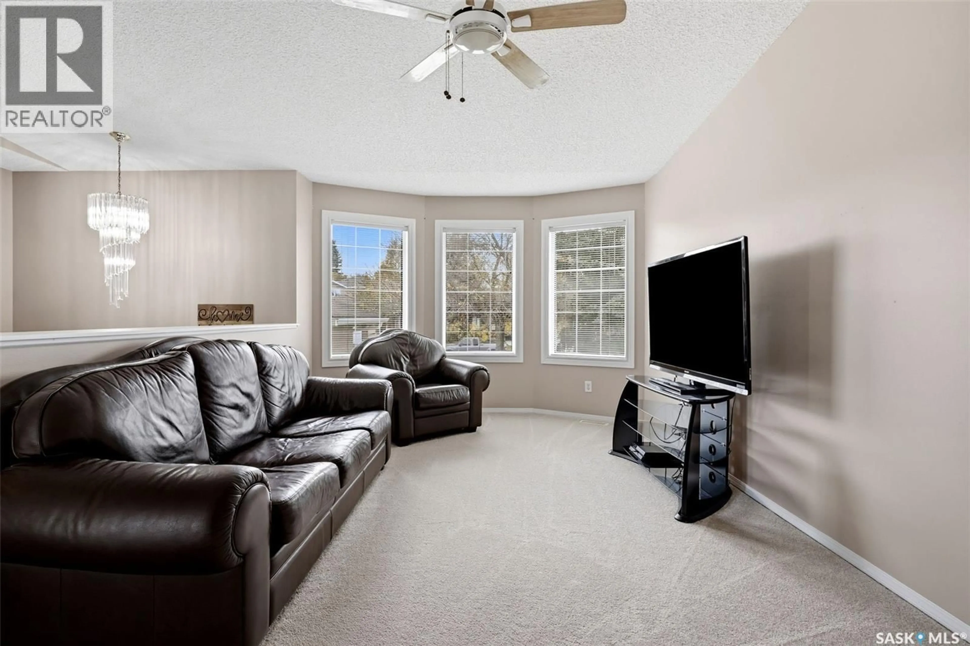Living room with furniture, unknown for 8126 SHERWOOD DRIVE, Regina Saskatchewan S4Y1J6