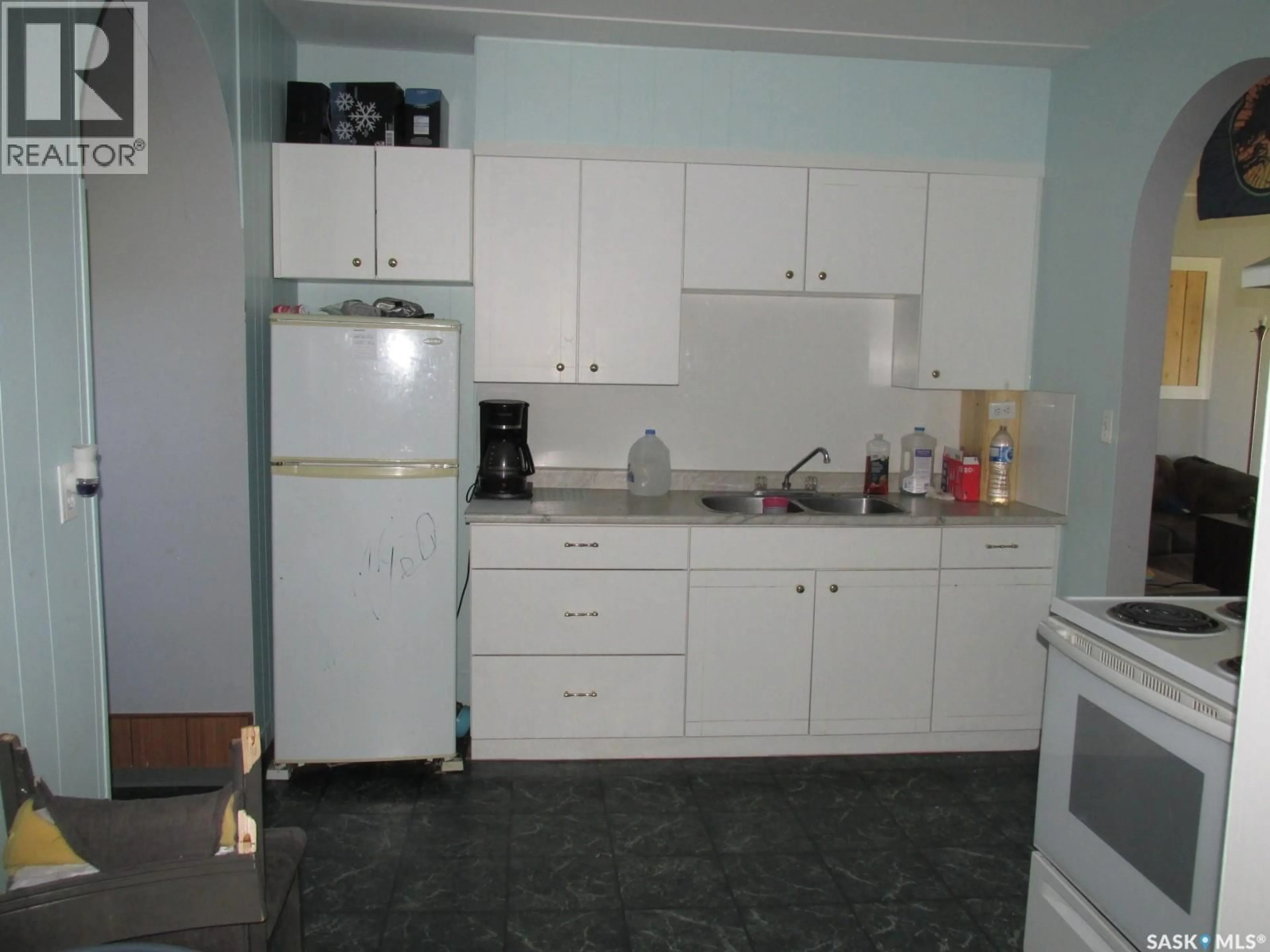 Standard kitchen, unknown for 303 2ND STREET, Nipawin Saskatchewan S0E1E0