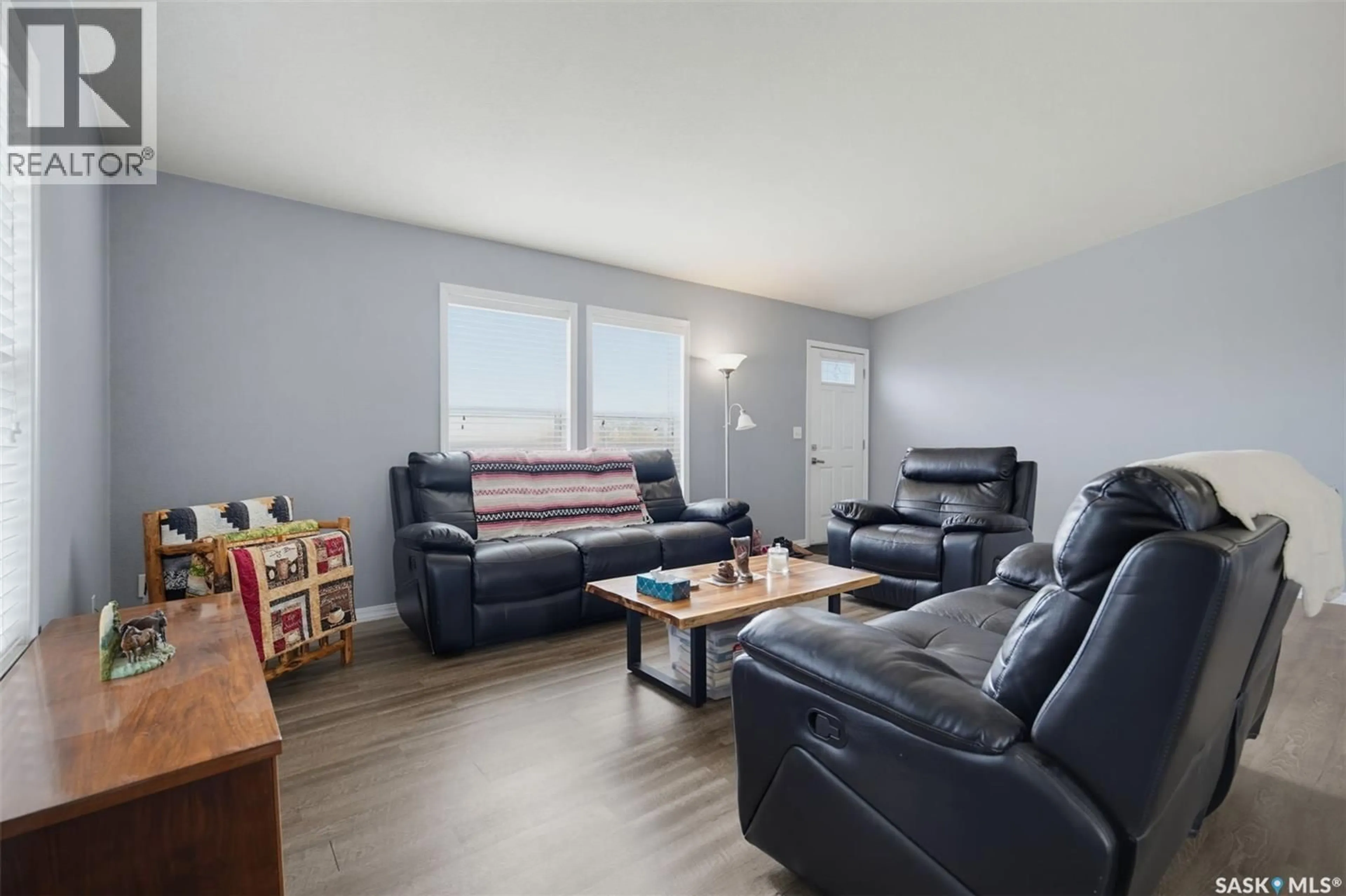 Living room with furniture, wood/laminate floor for 13 401 RAILWAY AVENUE, Vanscoy Saskatchewan S0L3J0