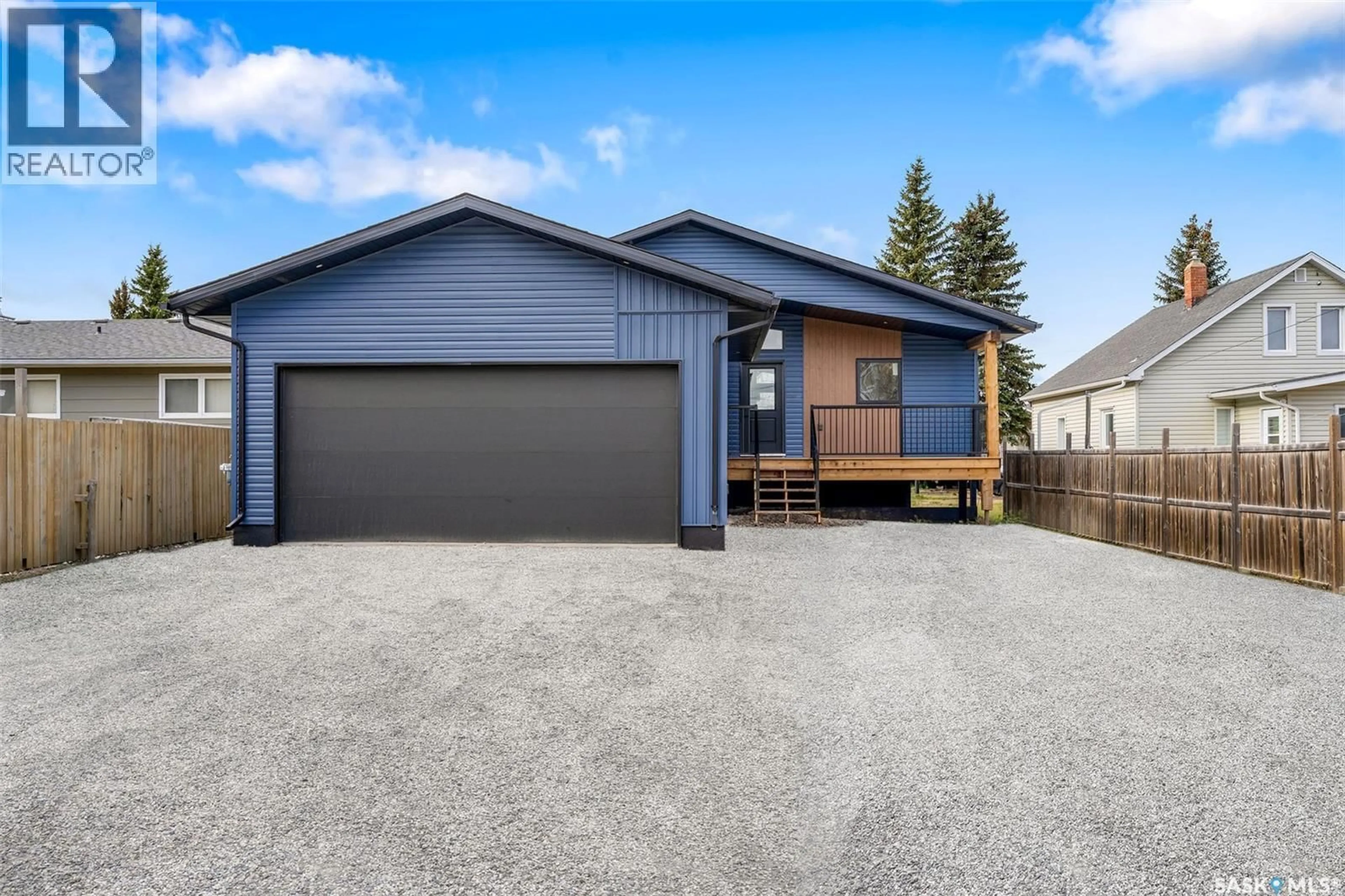 Home with vinyl exterior material, street for 624 11TH STREET, Humboldt Saskatchewan S0K2A0