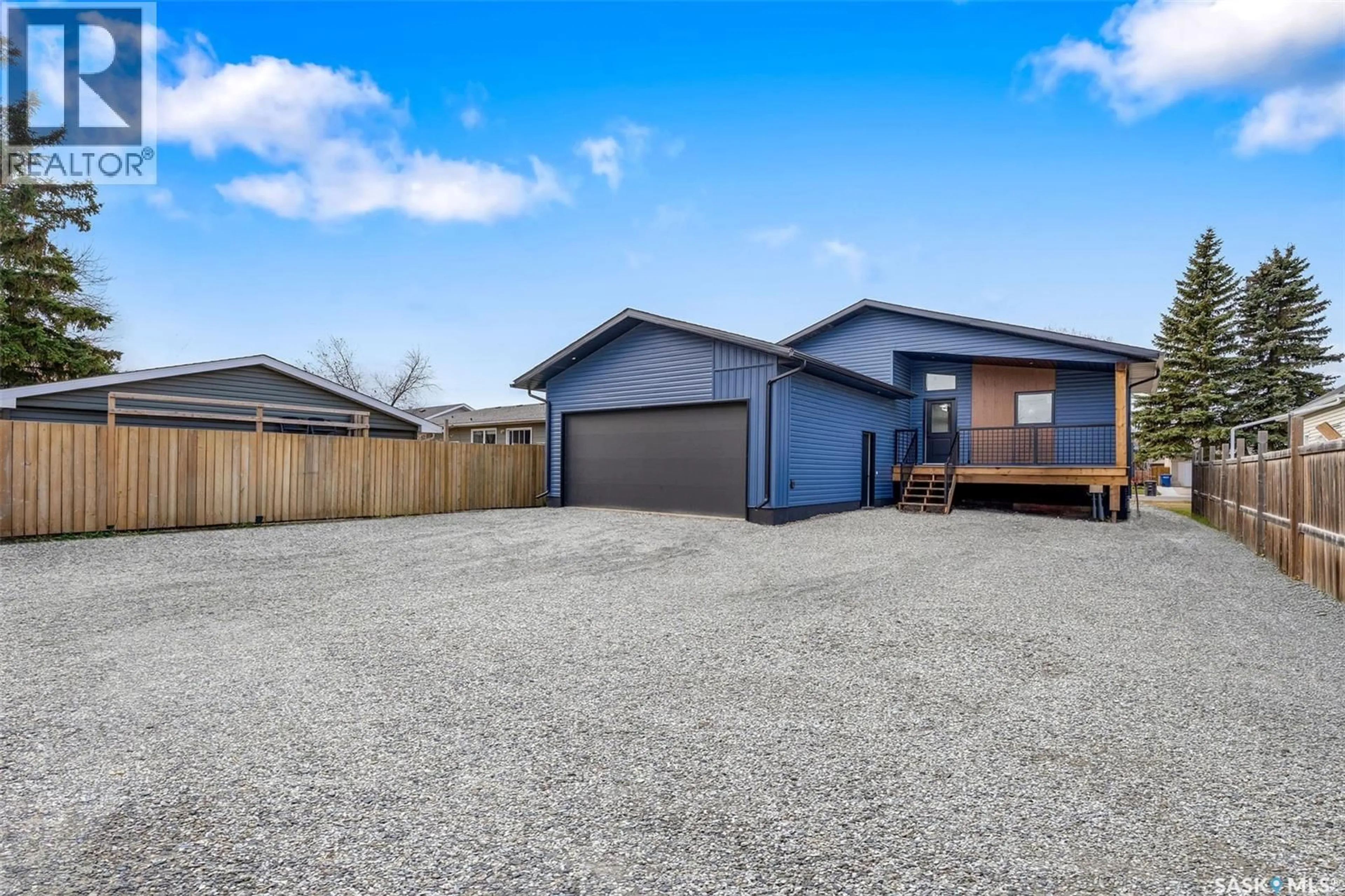 A pic from outside/outdoor area/front of a property/back of a property/a pic from drone, street for 624 11TH STREET, Humboldt Saskatchewan S0K2A0