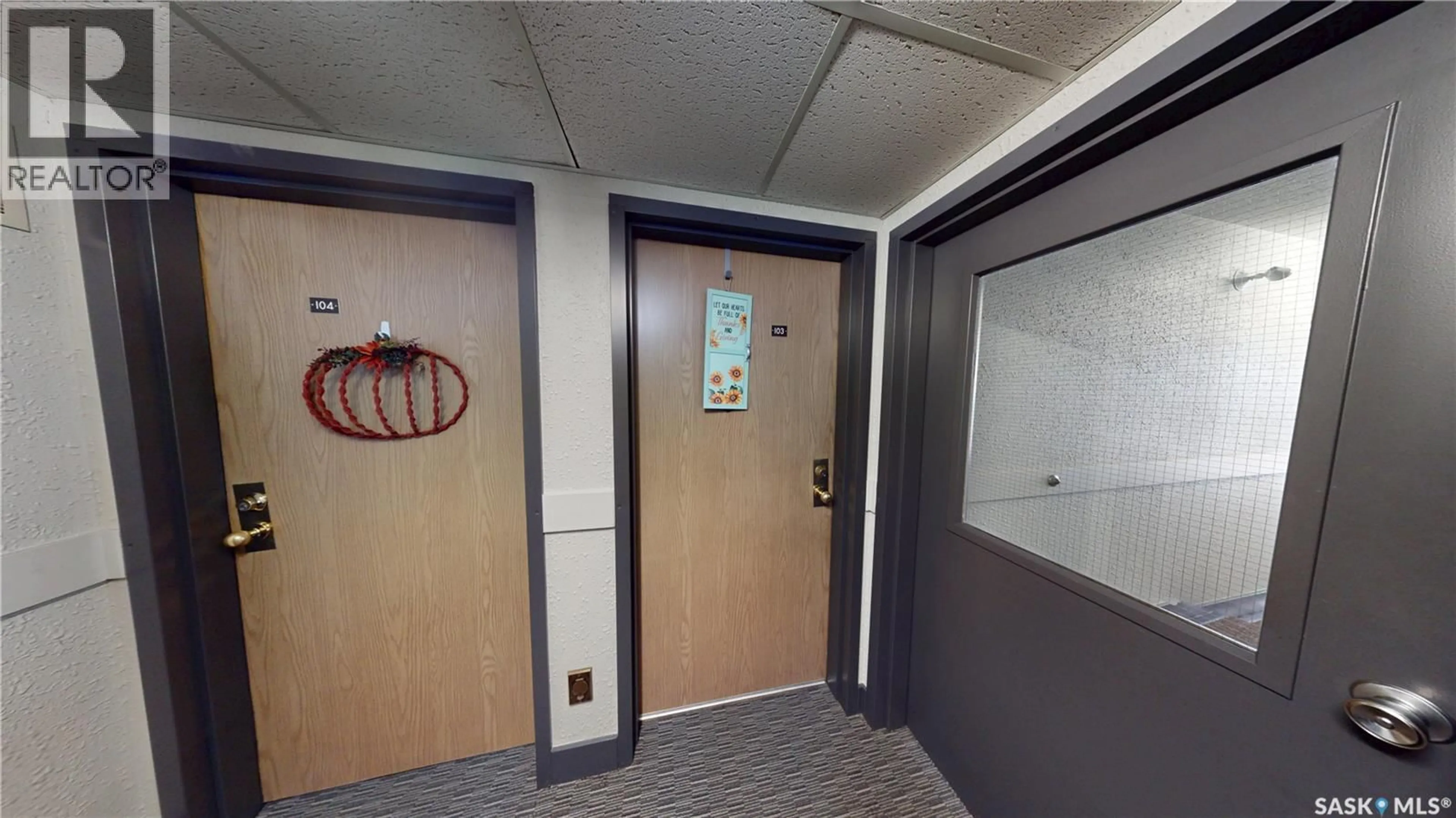 Indoor foyer for 309A - 103 CREE CRESCENT, Saskatoon Saskatchewan S7K7Y3