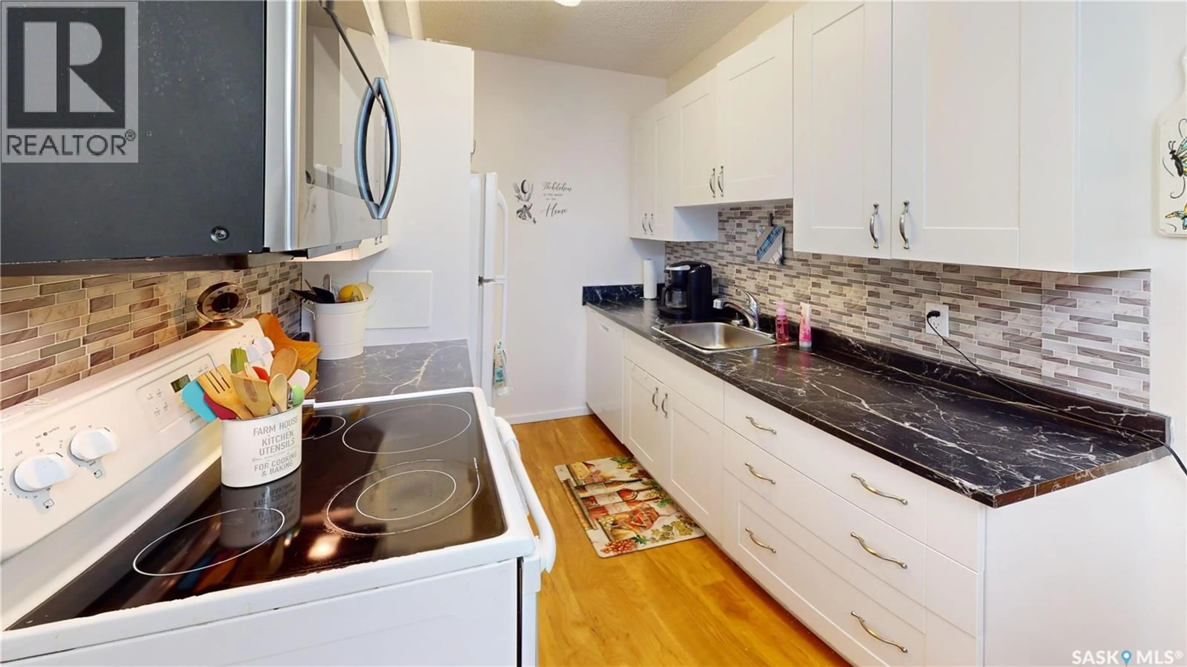 Standard kitchen, unknown for 309A - 103 CREE CRESCENT, Saskatoon Saskatchewan S7K7Y3