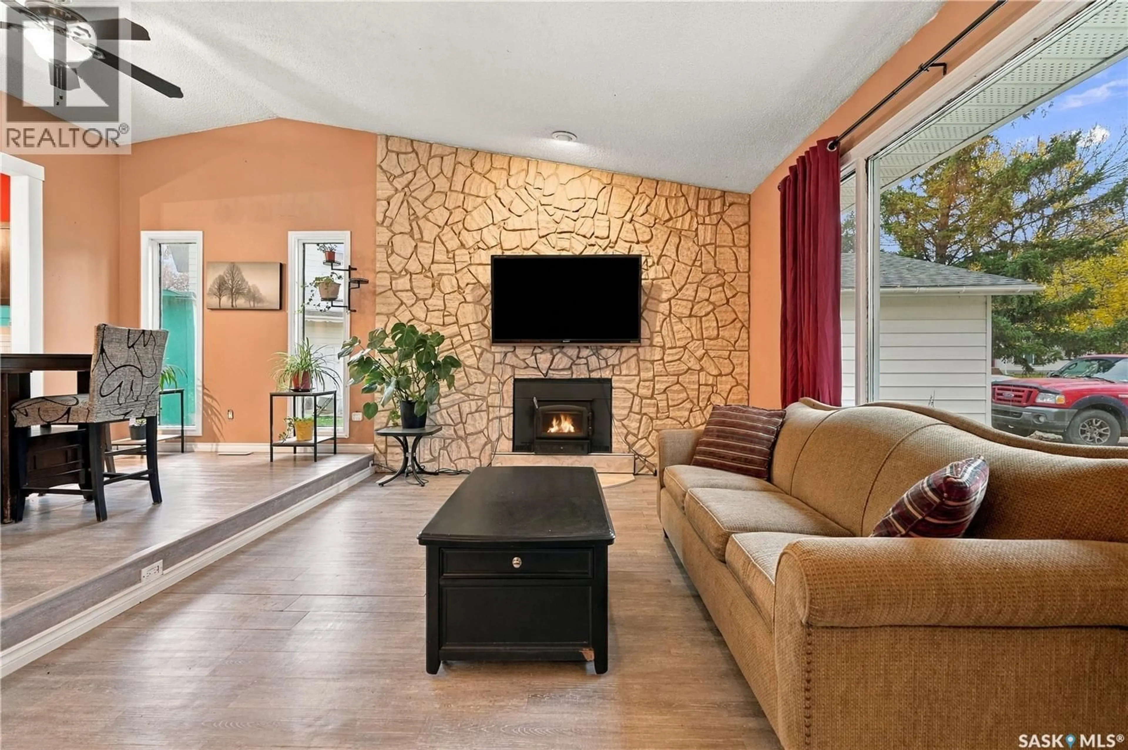 Living room with furniture, unknown for 59 BUTTON BAY, Regina Saskatchewan S4T7E2