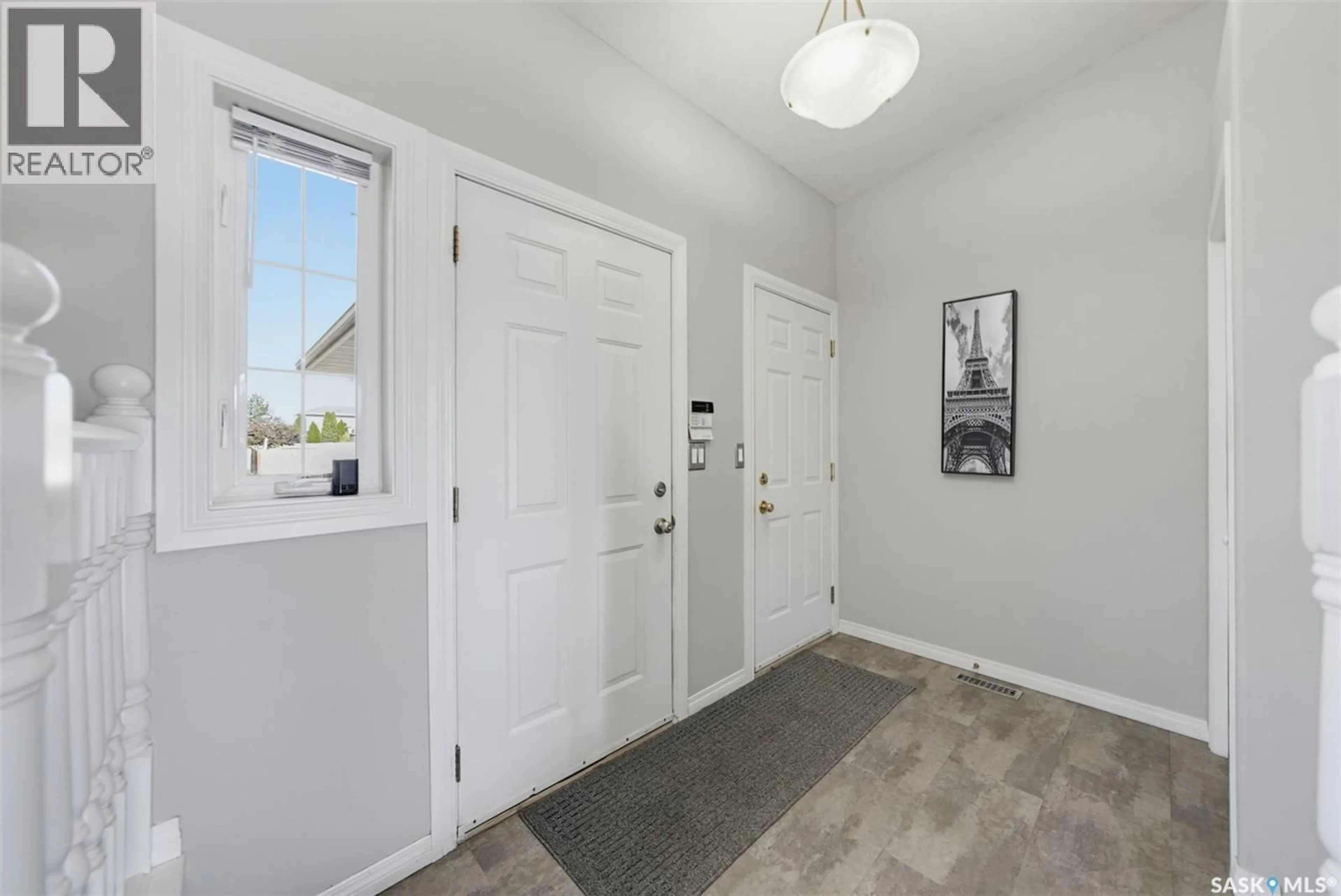 Indoor entryway for 314 PETERSON CRESCENT, Saskatoon Saskatchewan S7L7H7
