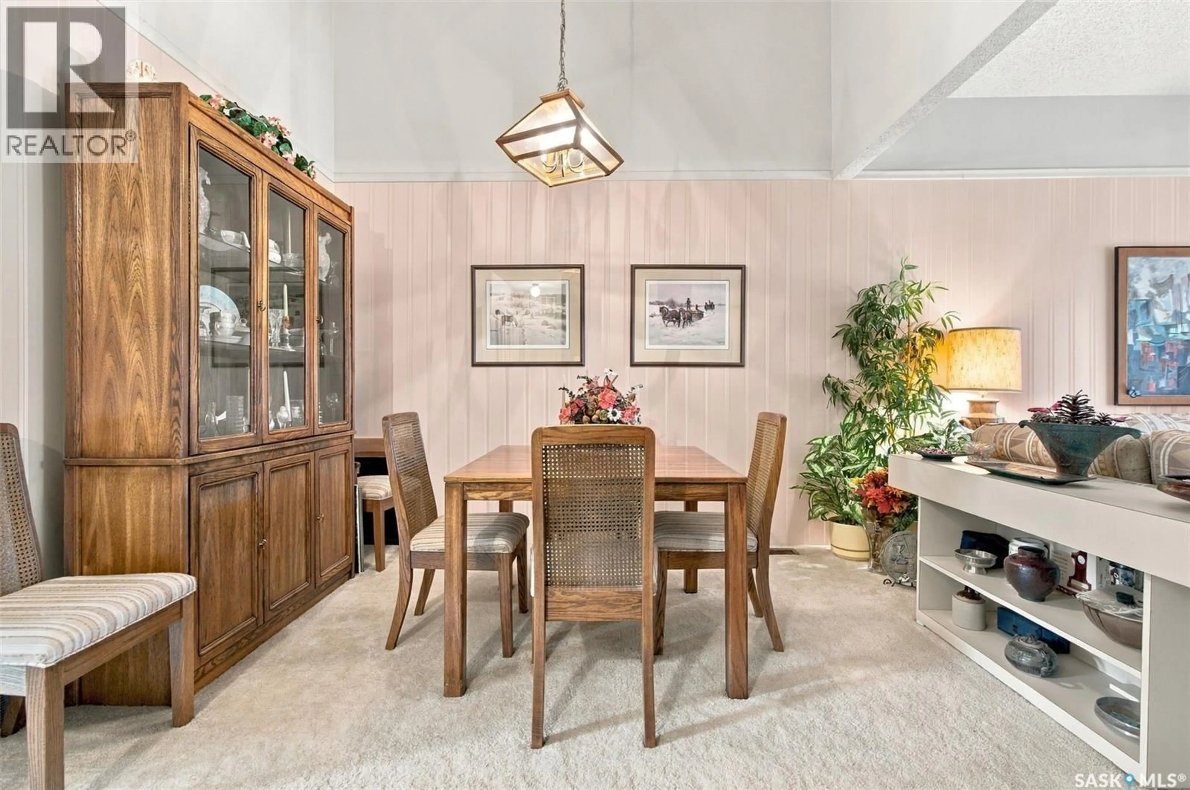 Dining room, wood/laminate floor for 127 LOCKWOOD ROAD, Regina Saskatchewan S4S3G4